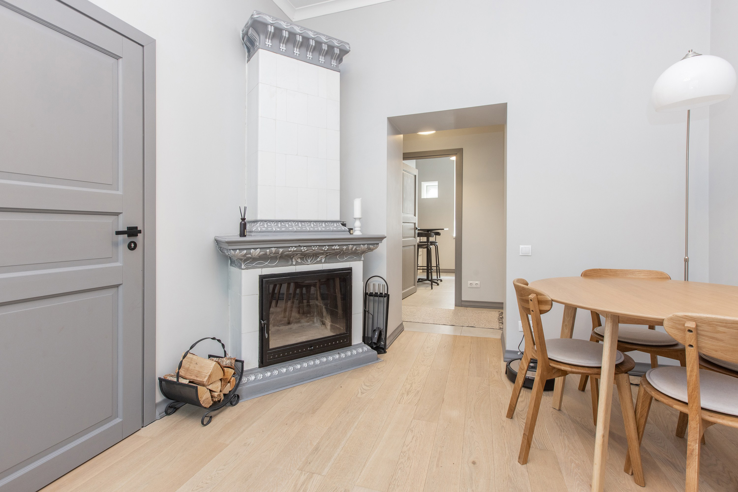 DZĪVOKLIS B. Sākums