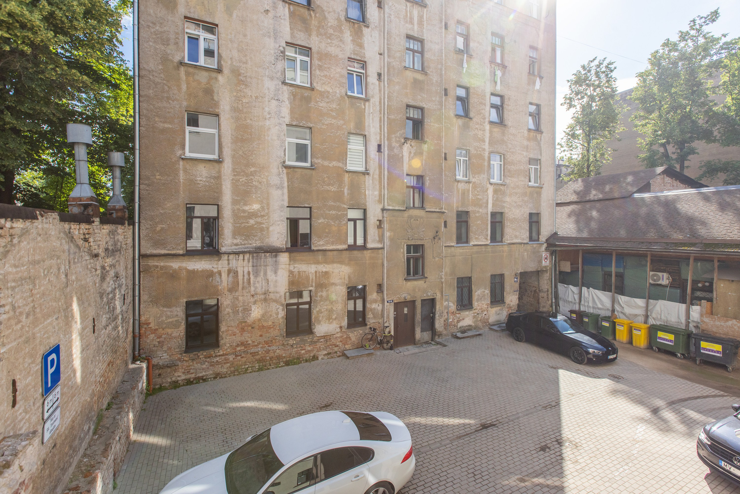 DZĪVOKLIS B. Sākums