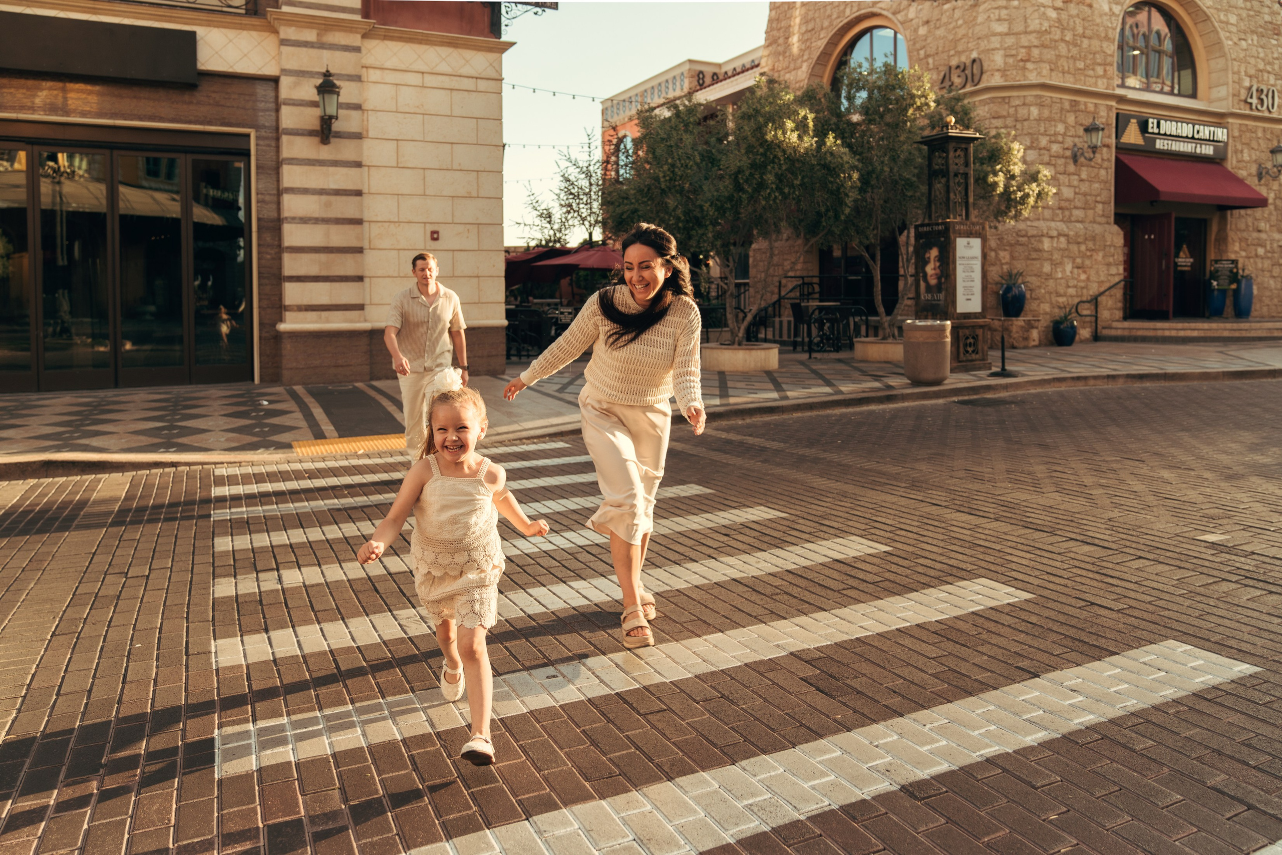 Family. Wedding & elopement photographer Viktoriya Kravtsov. Las Vegas