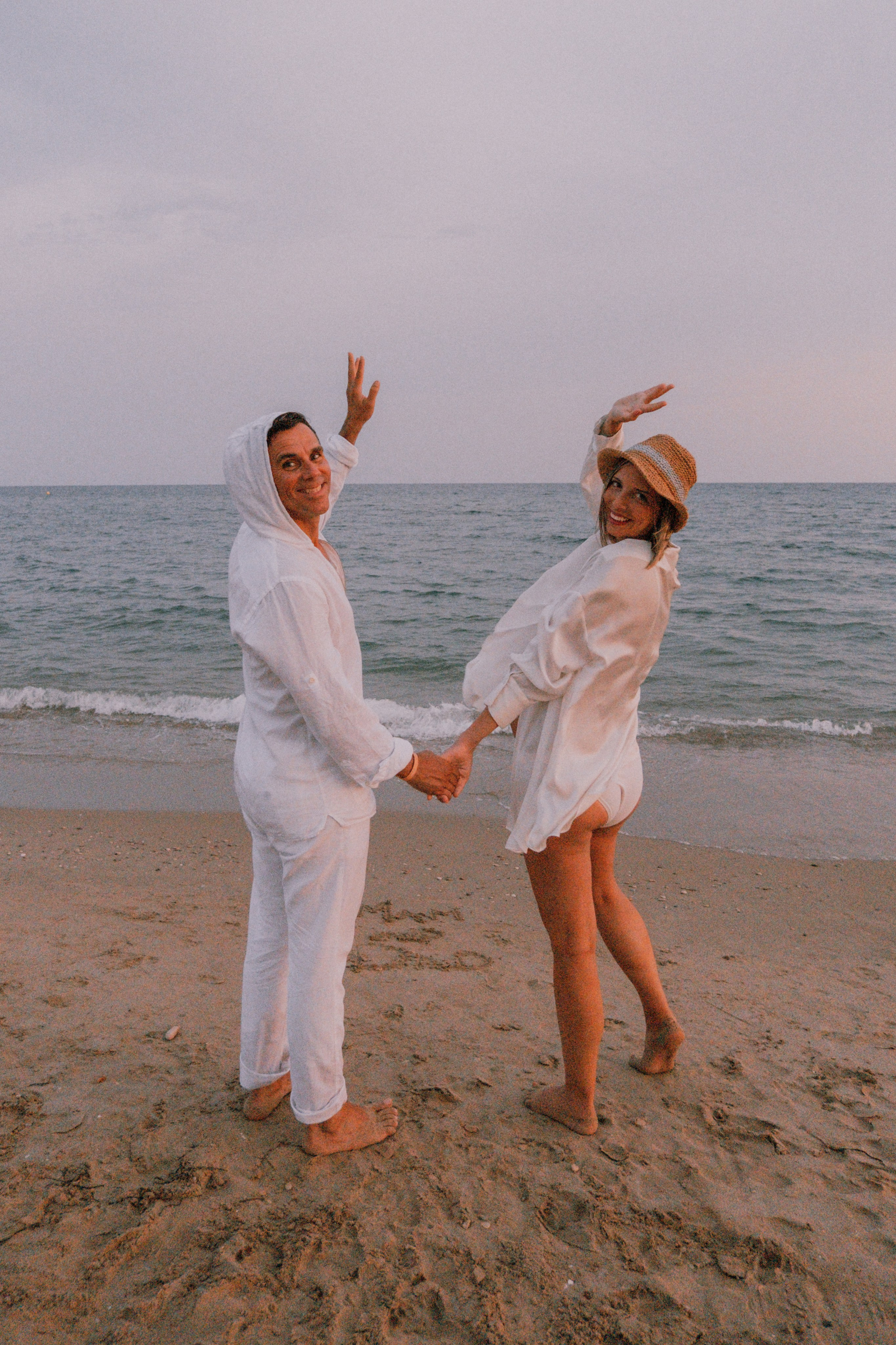 Sesión embarazo en la playa. Fotografía profesional en Calafell - Elena Medvedeva
