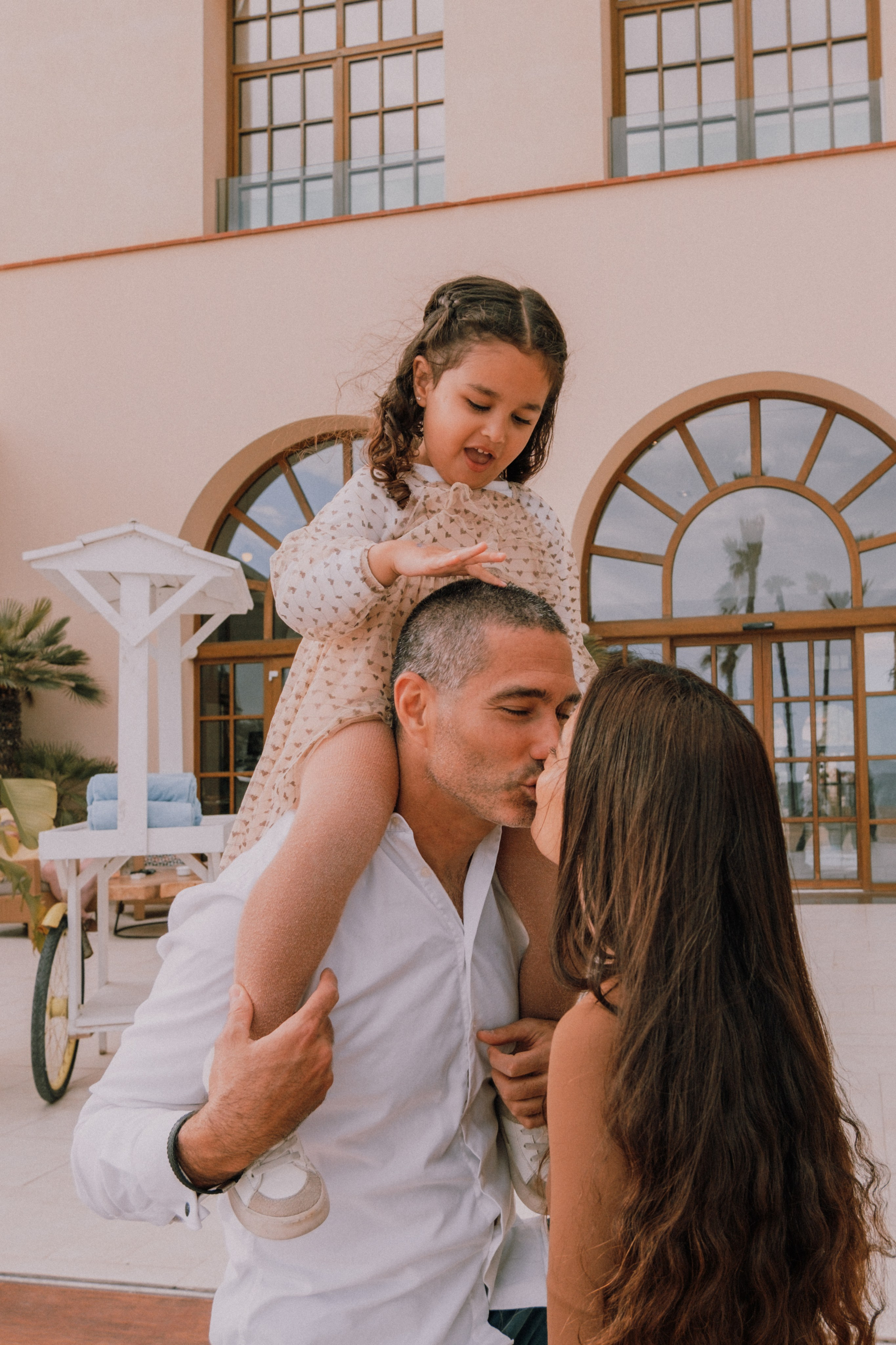 Sesión familiar en la playa. Fotografía profesional en Calafell - Elena Medvedeva