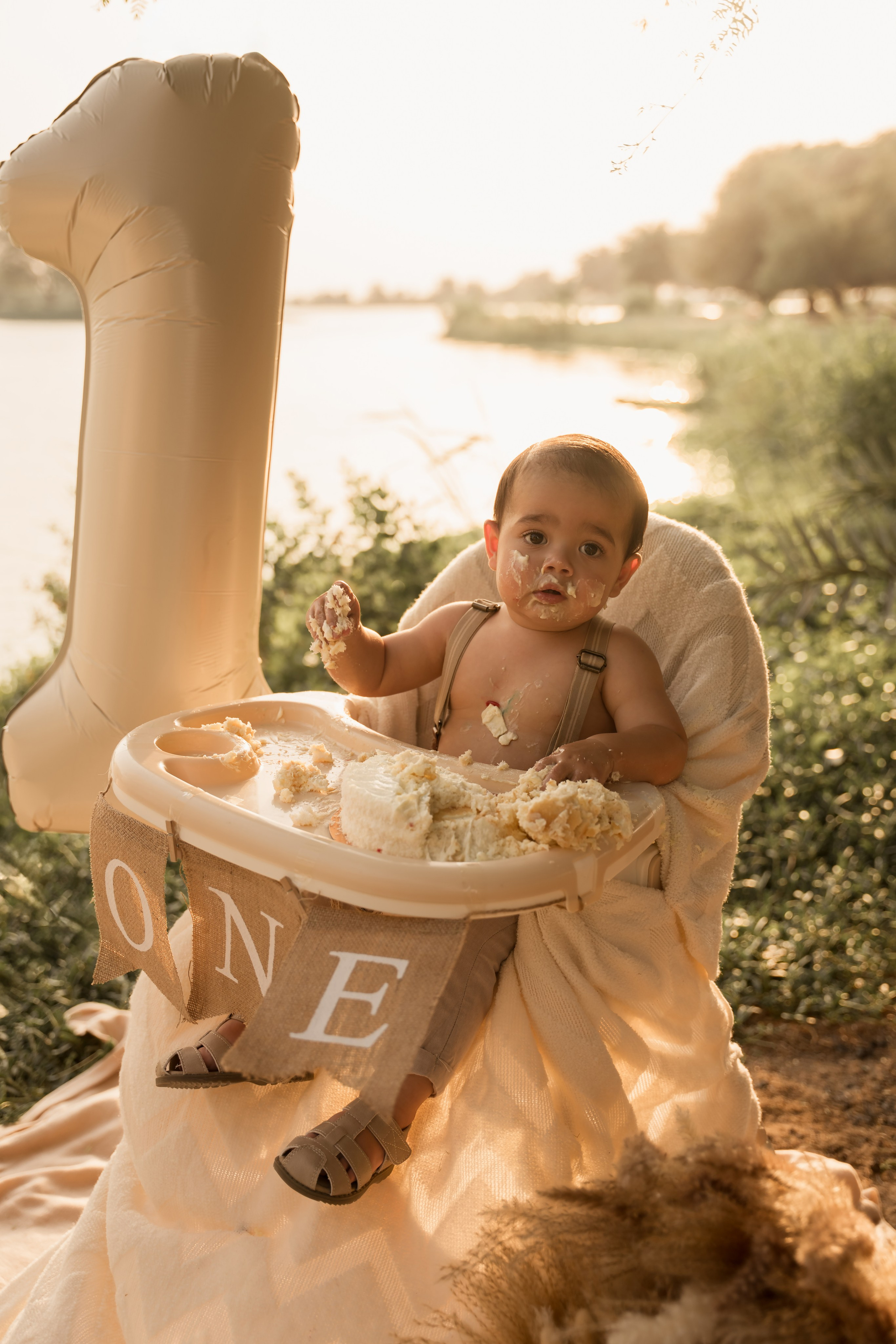 Cake by the Lake. Angela Iakovleva — Family Photographer in Dubai