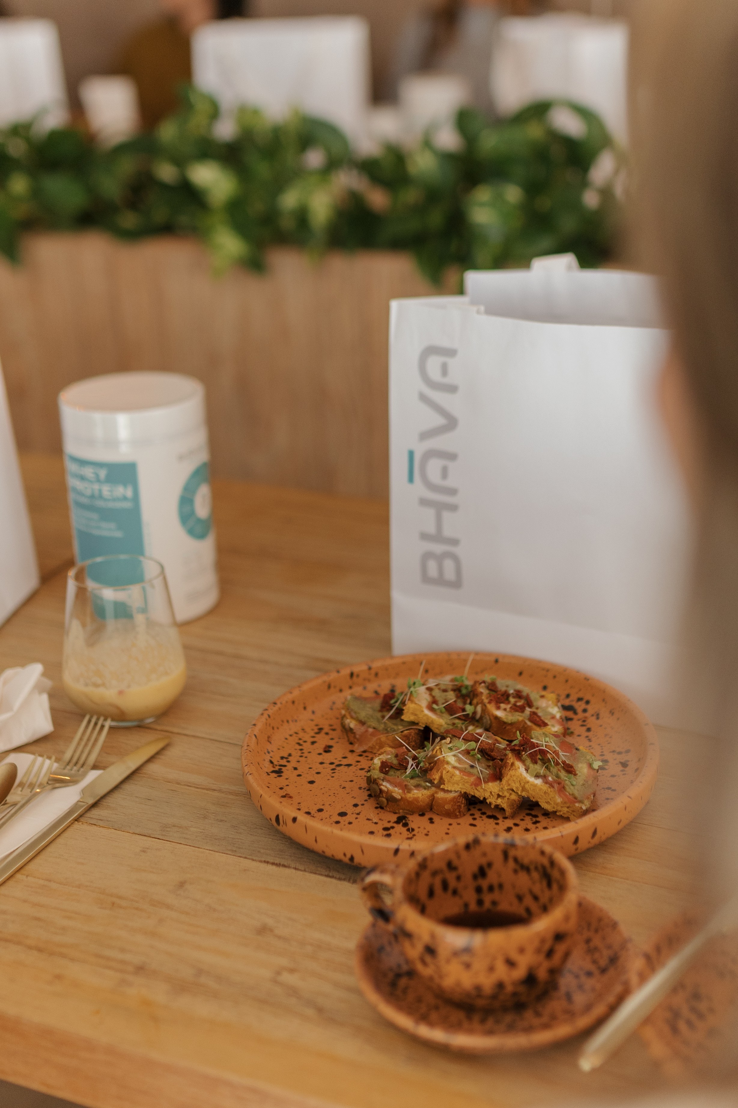 BHAVAFLOW & EAT KITCHEN. Coraafotografia.com
