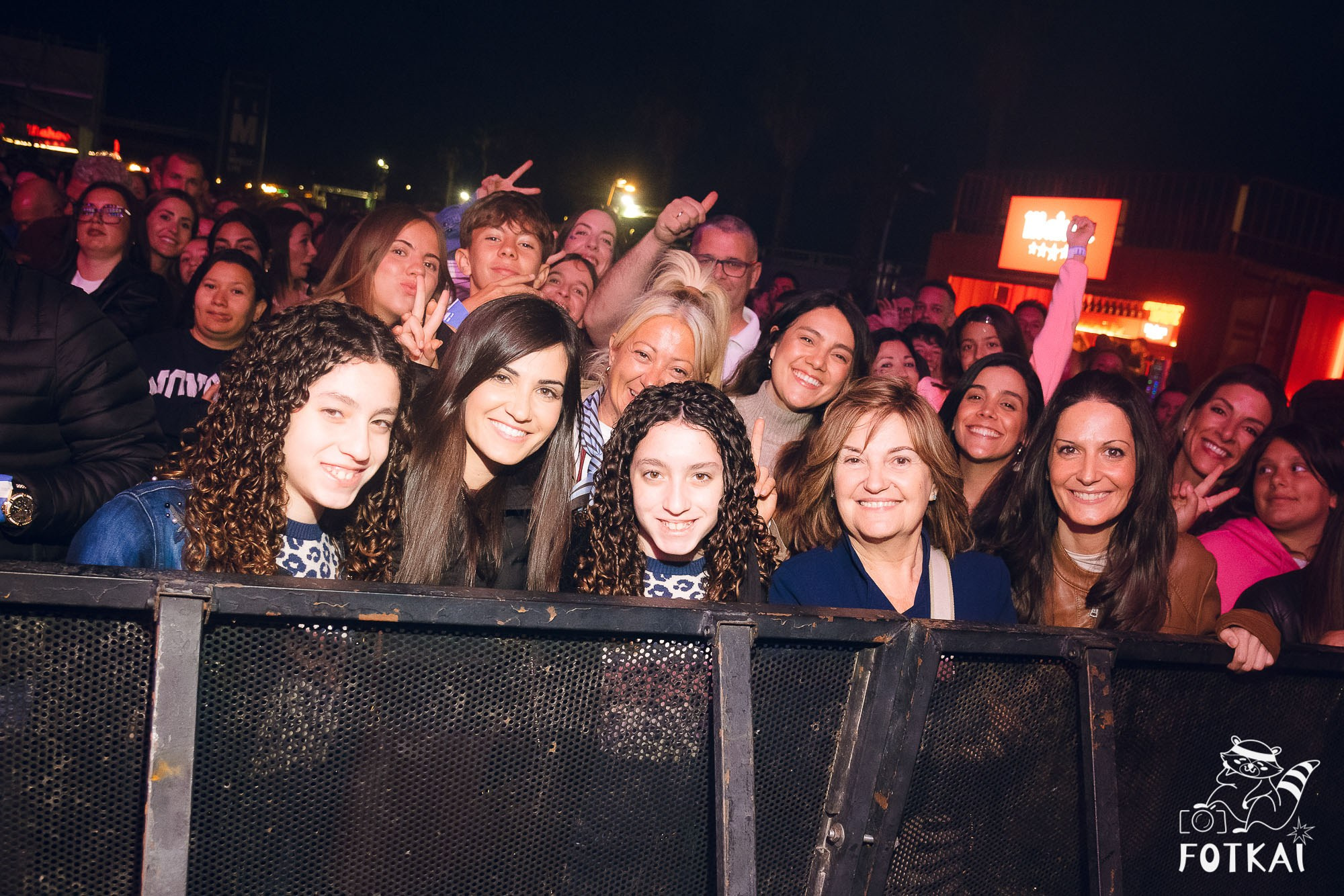 Marta Santos — Fotos del concierto en Alicante 2026: pop flamenco en El Muelle Live | FOTKAI