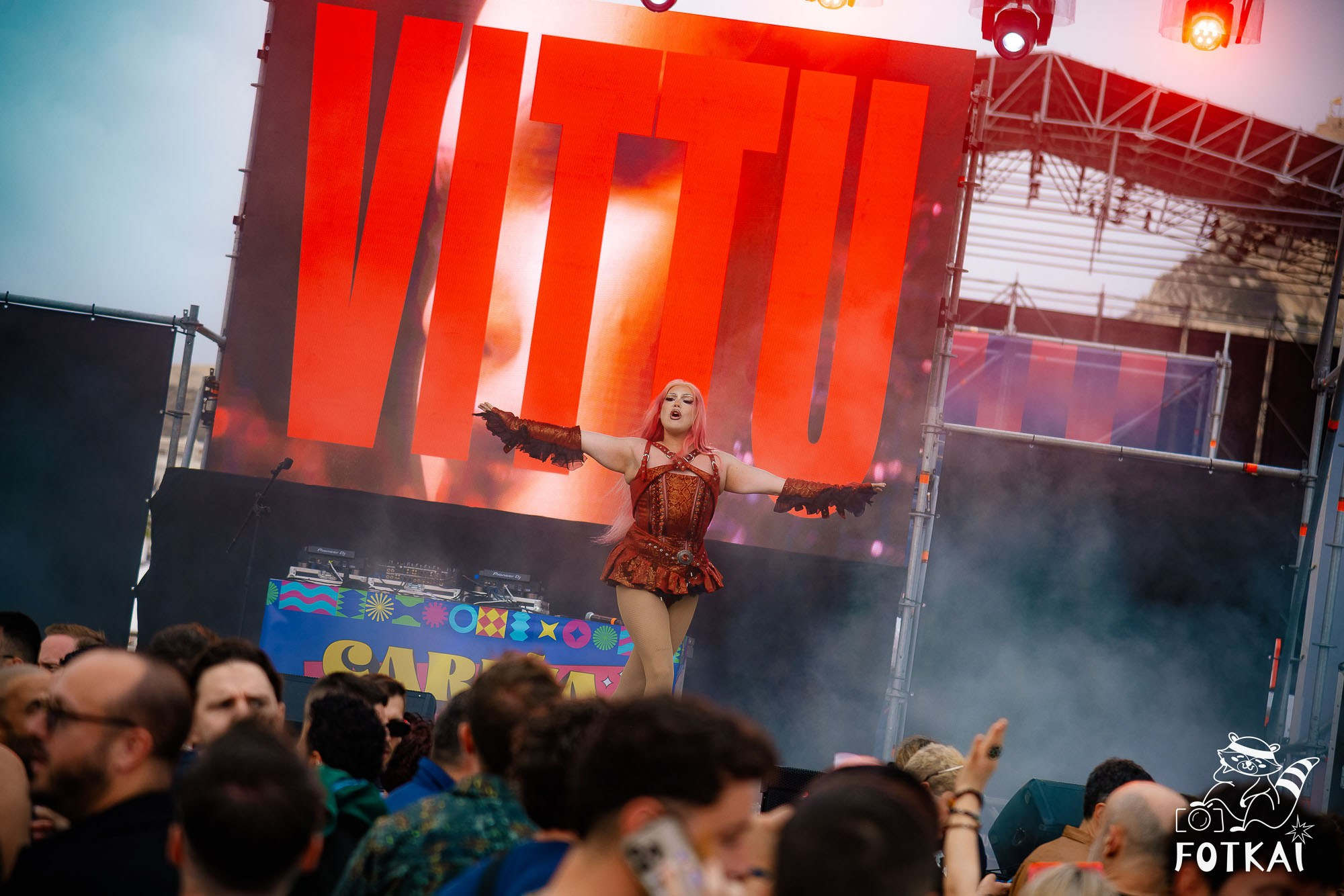 Cariña La Fiesta 2.0 — Fotos del evento en El Muelle Live, Alicante, 2026 | FOTKAI