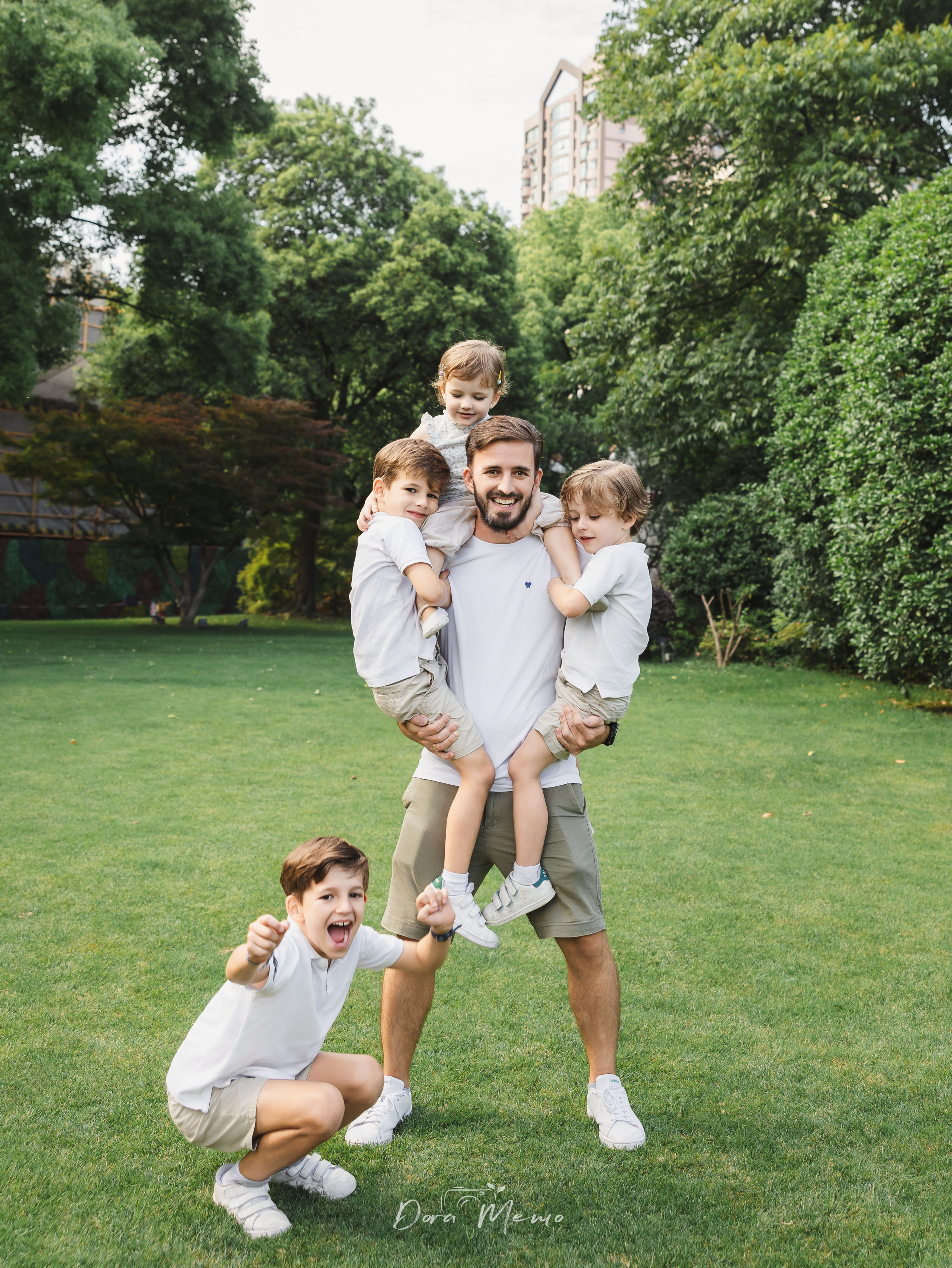 A Spanish Family of Six in Shanghai | Shanghai Family Photographer