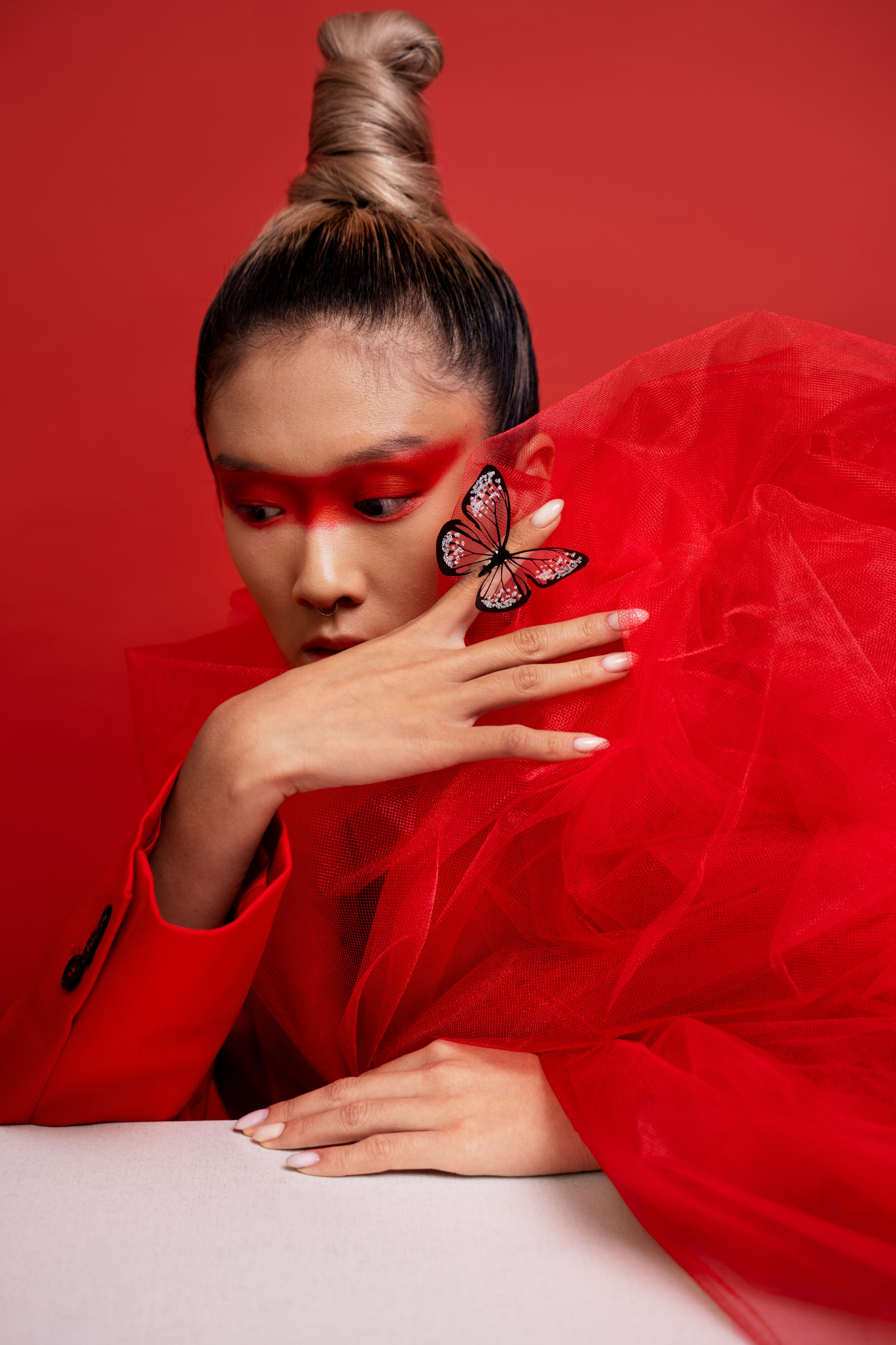 Artistic portrait session “Red Mood”. Alice Bell — Wedding photographer in New York