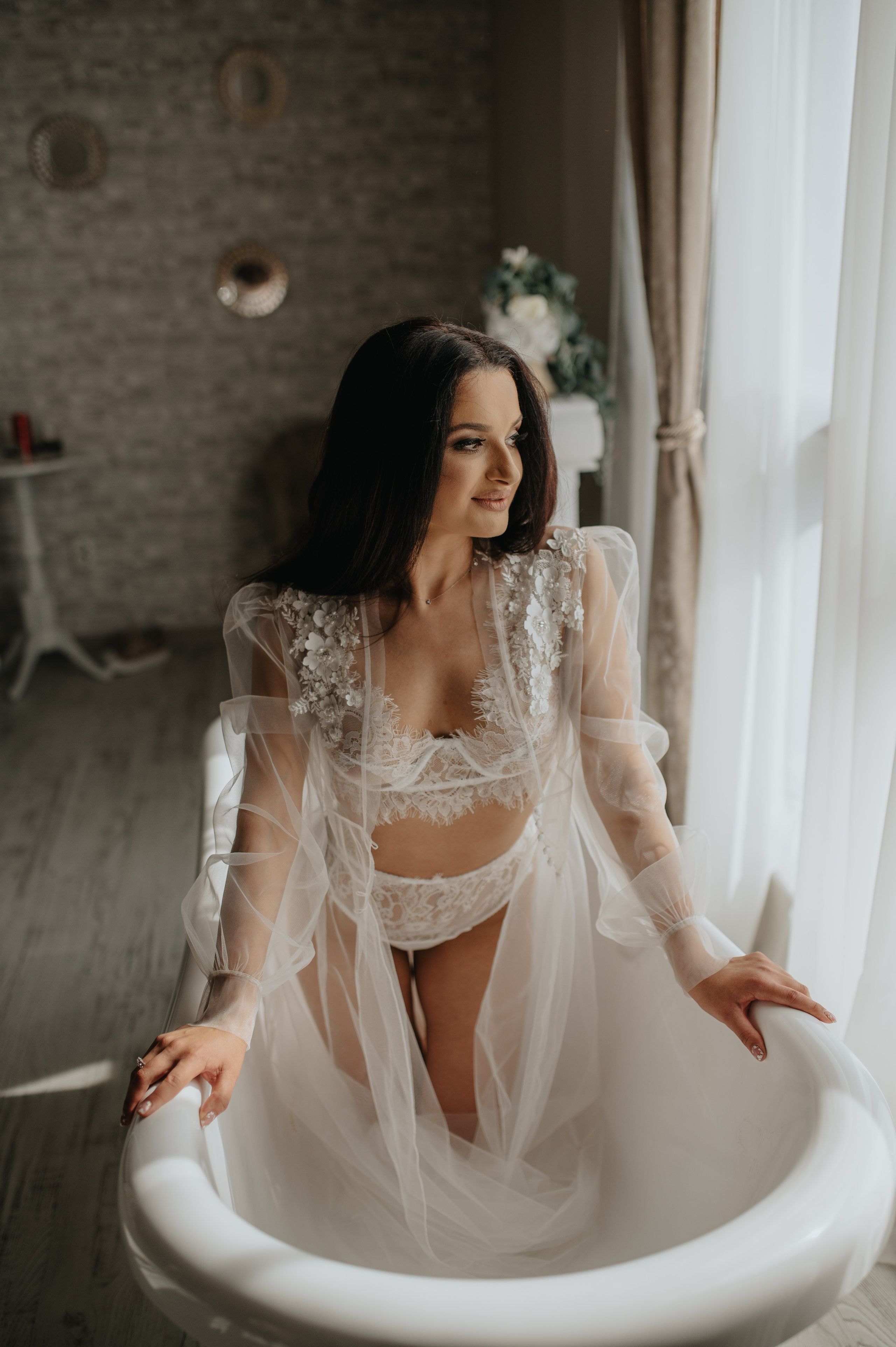 Sedinta foto boudoir. Proud Vision Weddings | Wedding Photography & Film — Servicii profesionale Foto Video Nunta Iasi