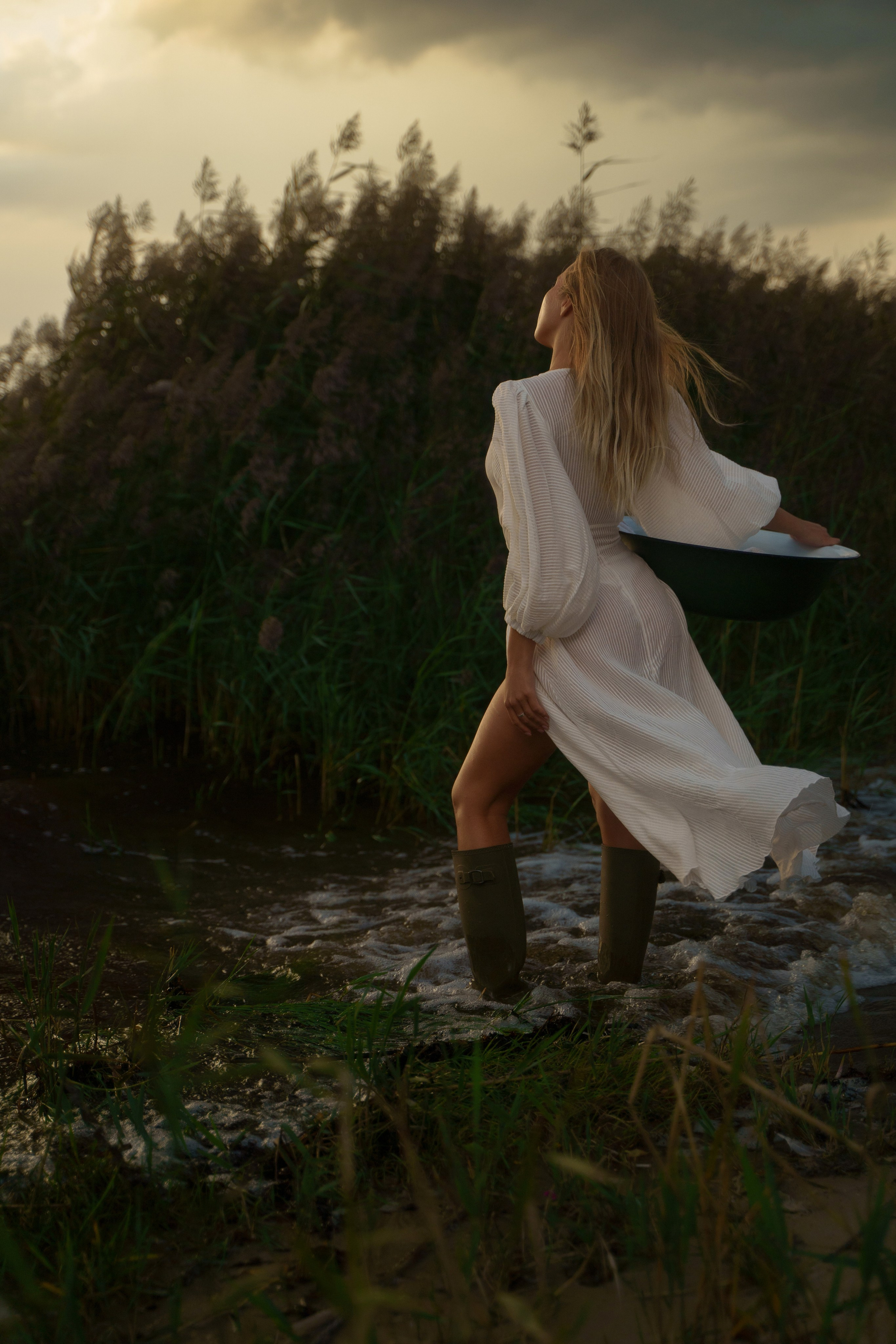 Storm, linen and milk