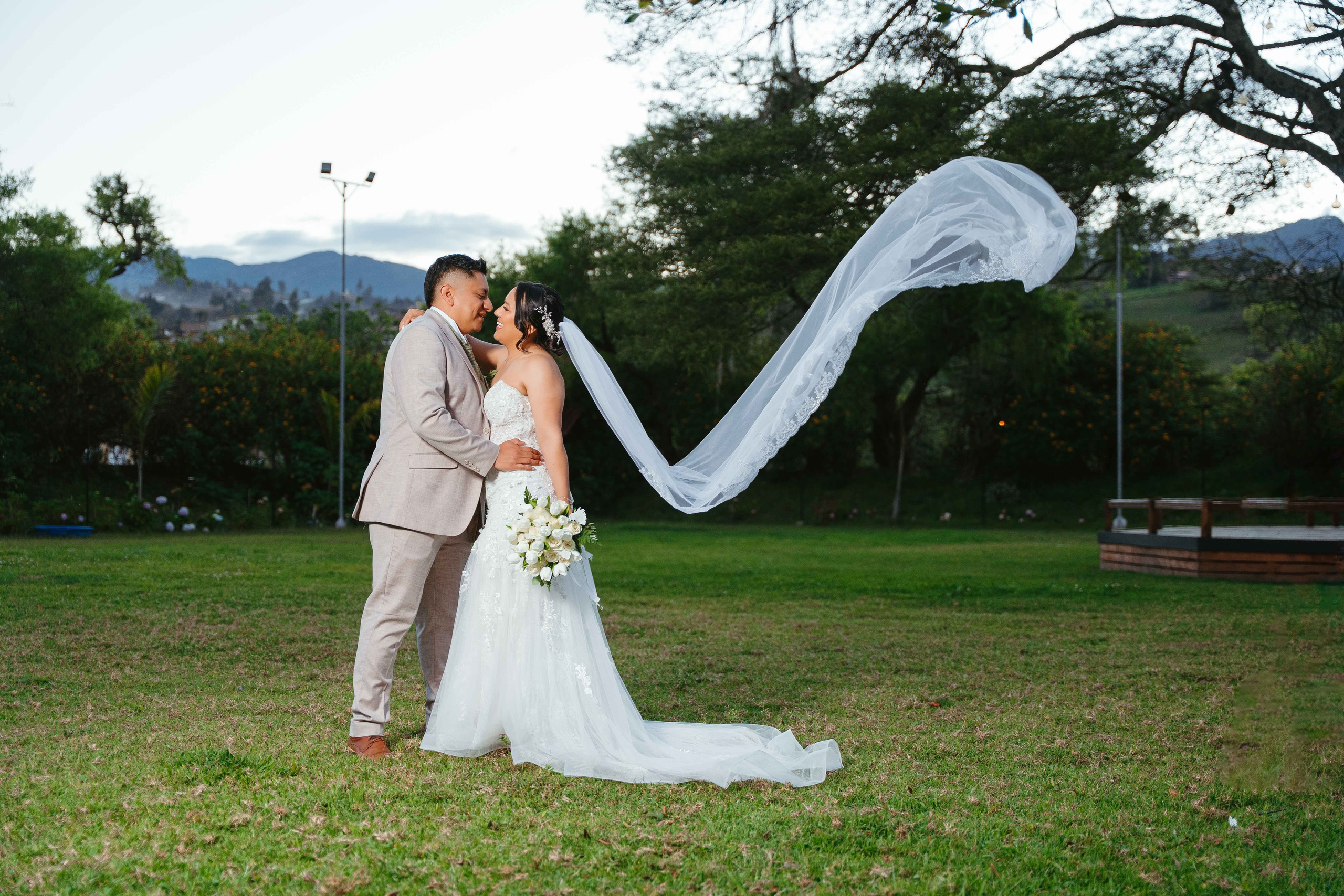Karol y Jairon. Fotógrafo de bodas en Loja Ecuador | Piero Alvarez PH