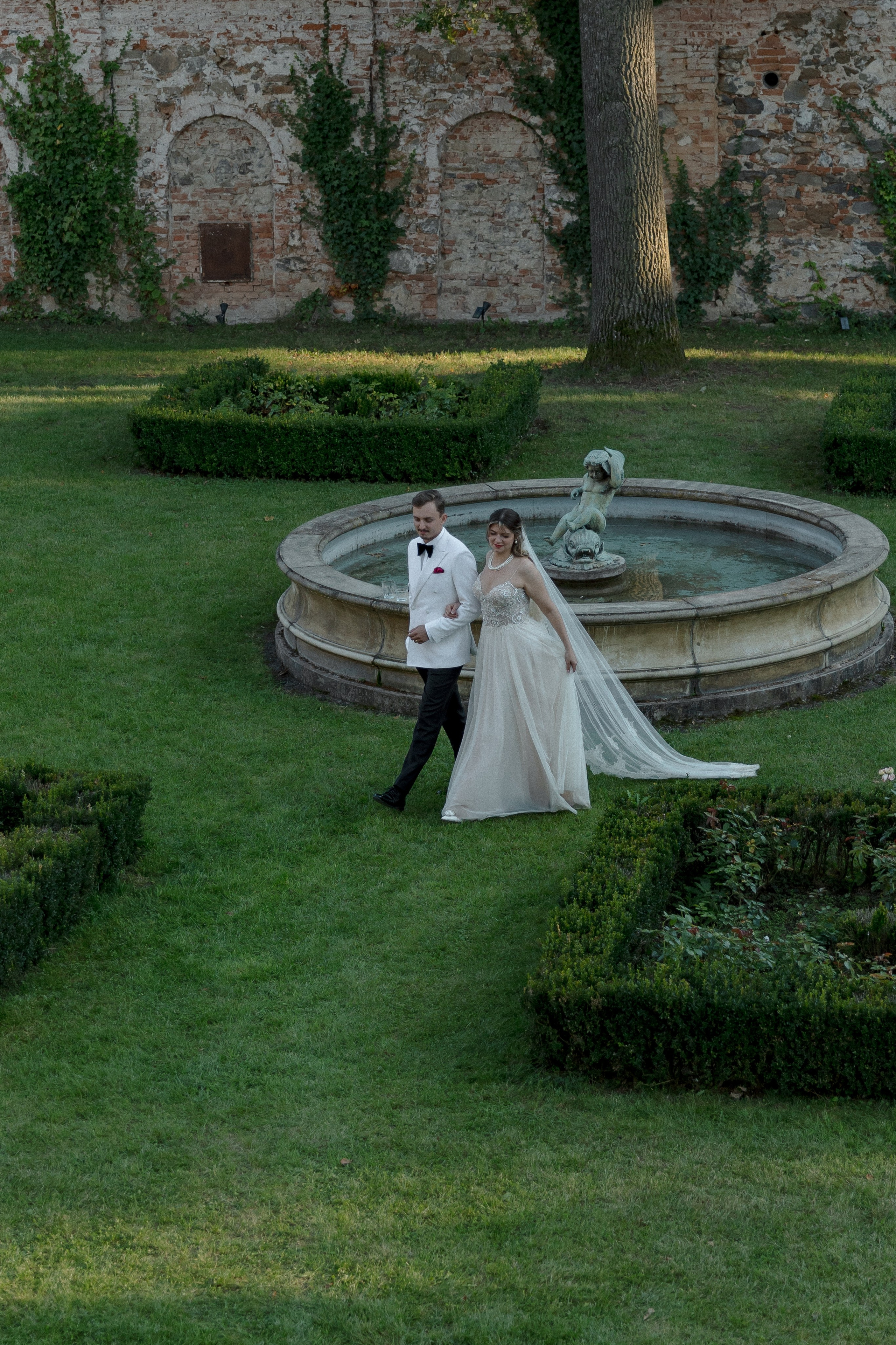 Elegance and Emotion: Shanna and Bartosz’s Wedding at Radic Castle. Raw Studio: Capturing Elegant weddings accross Europe