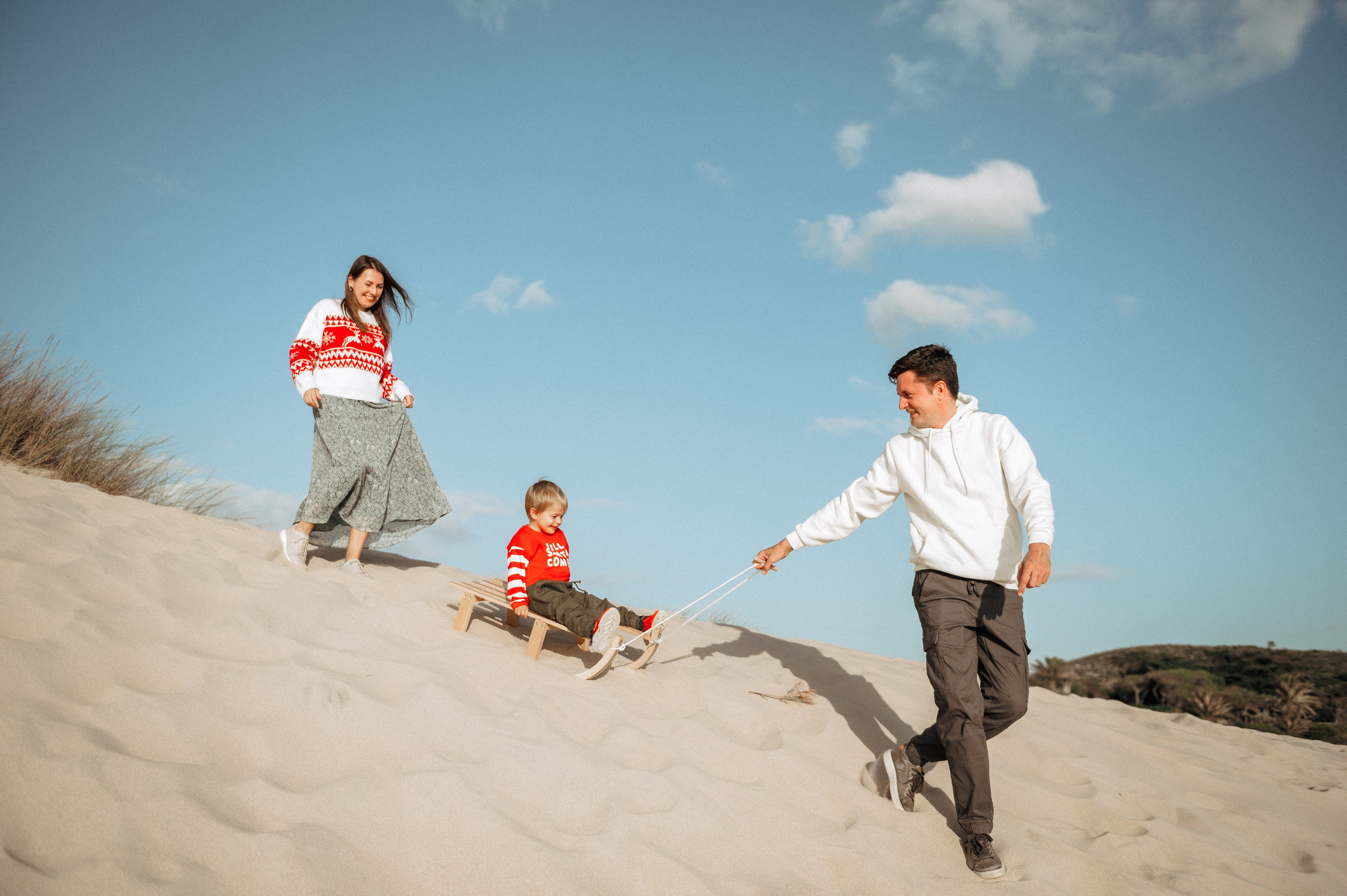 Family Christmas photoshoot on the beach in Portugal. Ваш фотограф в Лиссабоне — Анна Белова