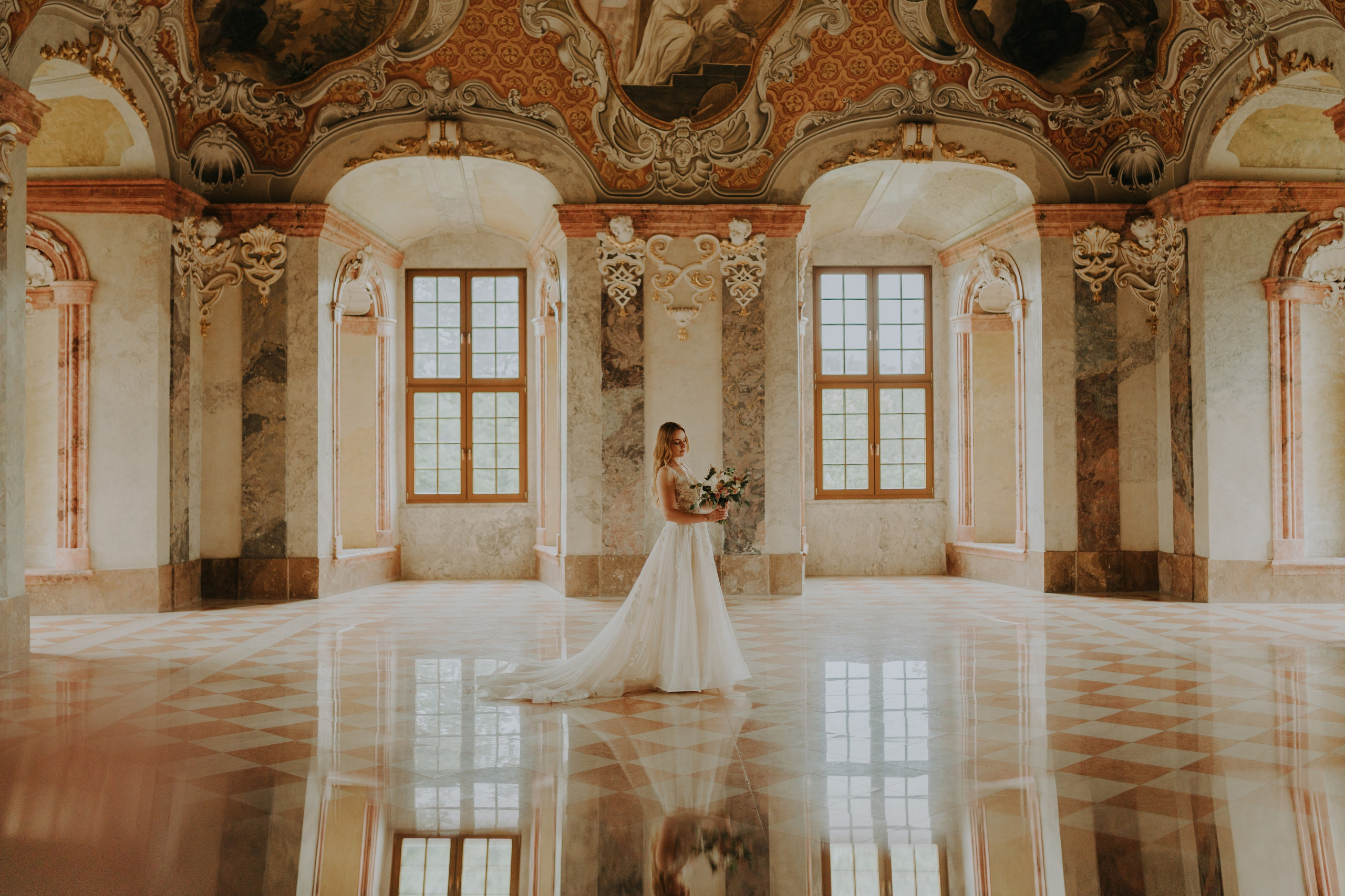 Klasztor Cystersów w Lubiążu: Plener ślubny Oli i Rafała. Fotograf ślubny Śląsk – reportaż ślubny | KarkowskaFoto