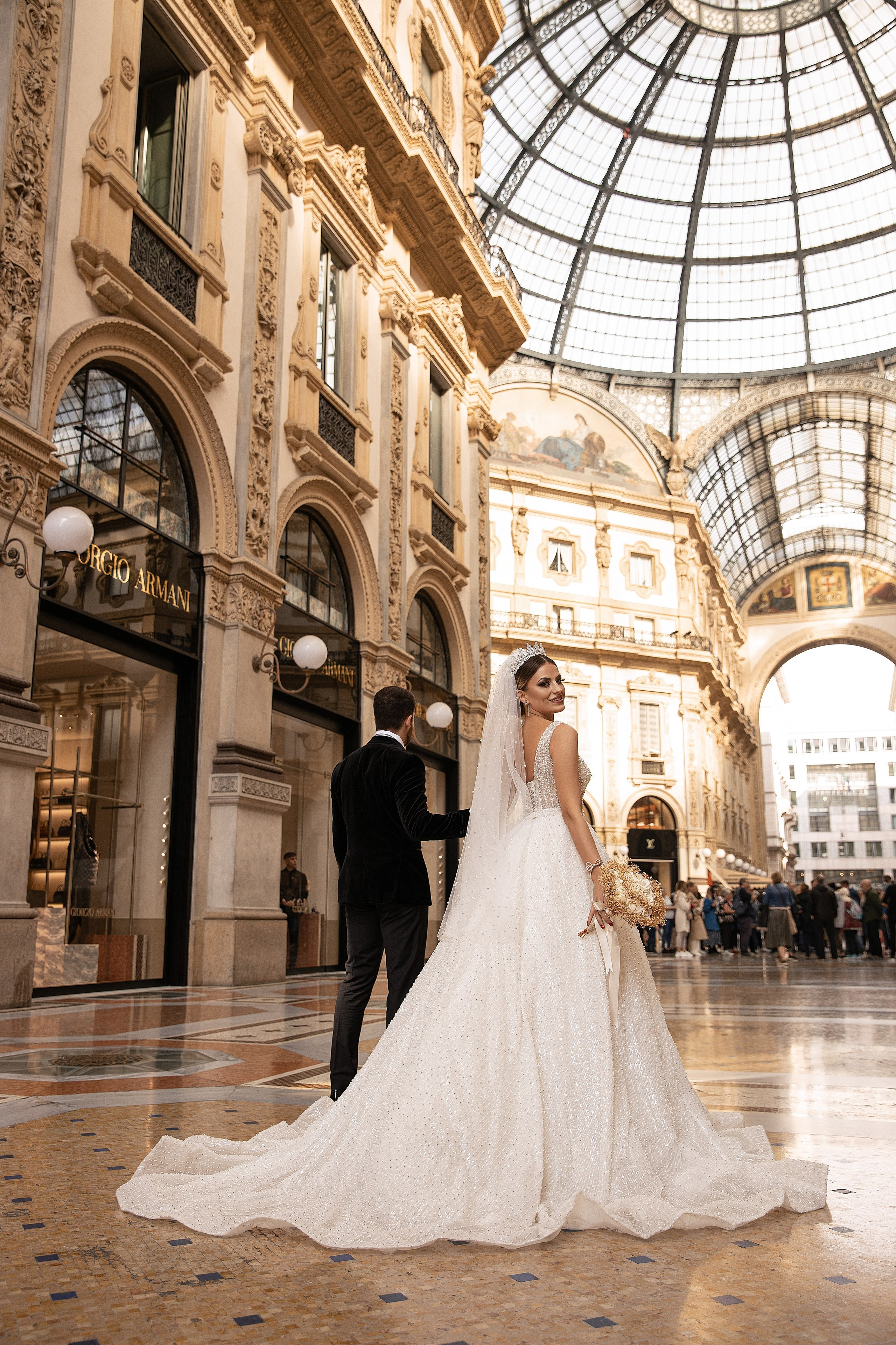 WEDDING. Photo and video production. Editing & retouching services. Training