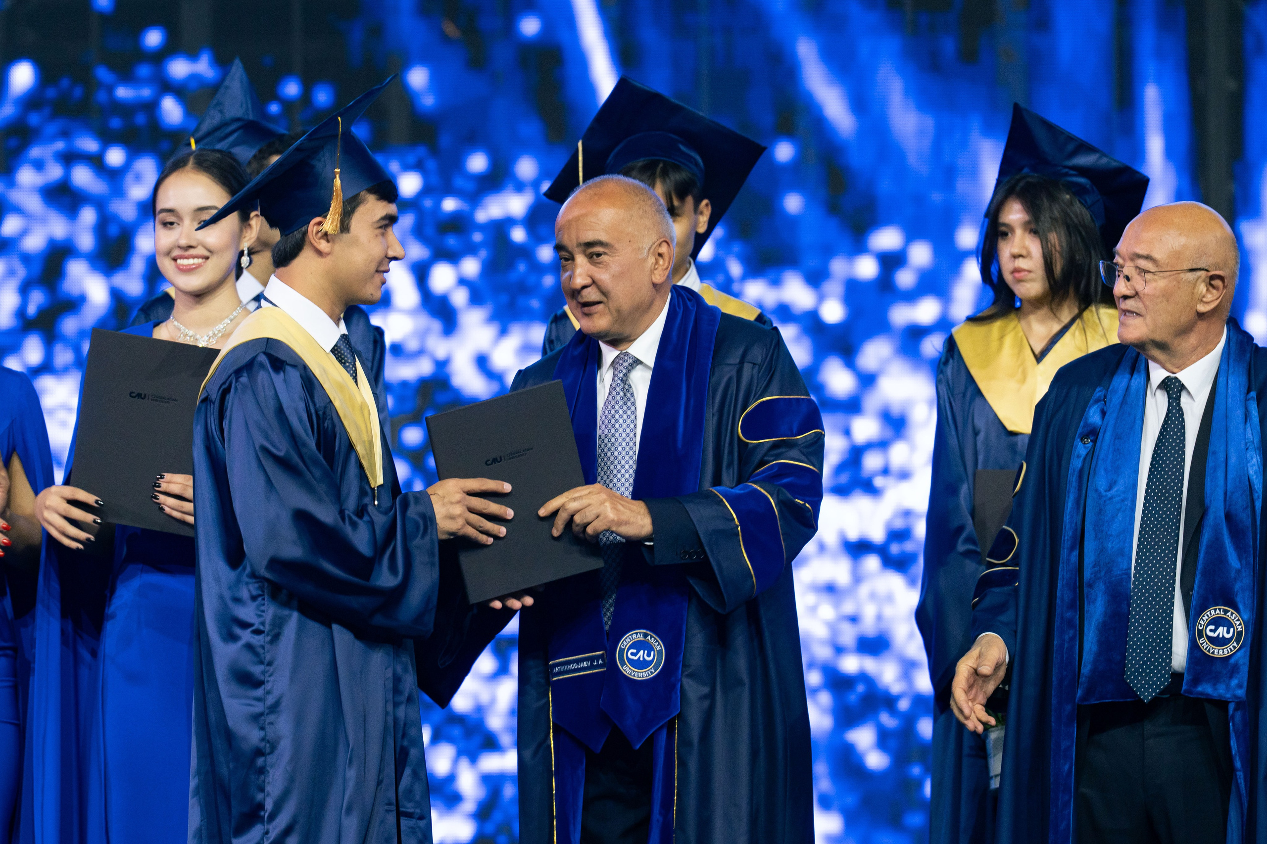 Как Central Asian University провёл одну из самых ярких выпускных церемоний. Георгий Намазов | Фотограф в Ташкенте