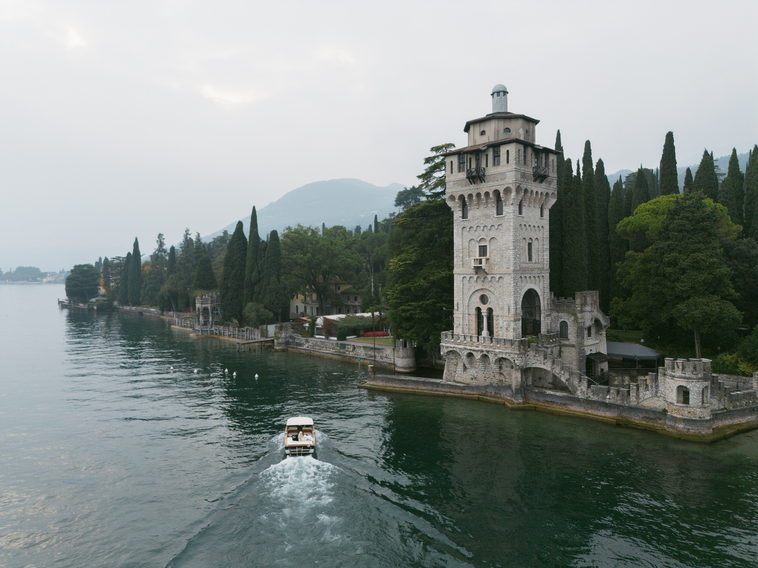 LINDSEY AND ROBERT _LAKE GARDA. PHOTOGRAPHER IN ITALY