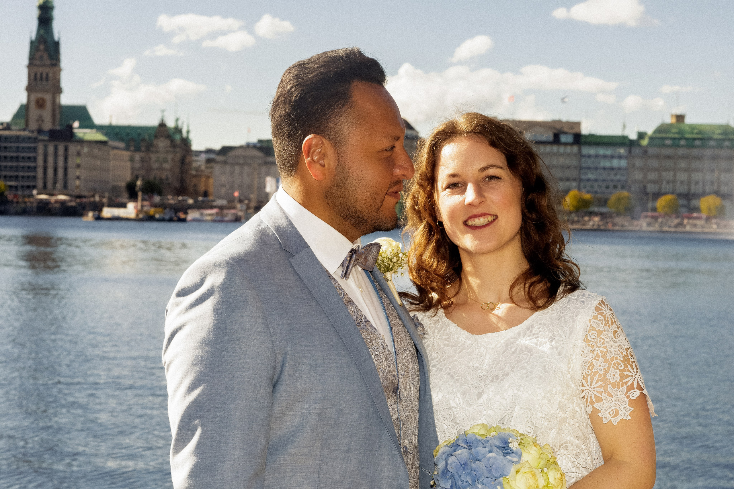 Traumhochzeit im Bobby Reich | Moderne Liebe am Hamburger Alsterufer. Hochzeitsfotograf und Hochzeitsvideograf aus Hamburg | Roka21Film