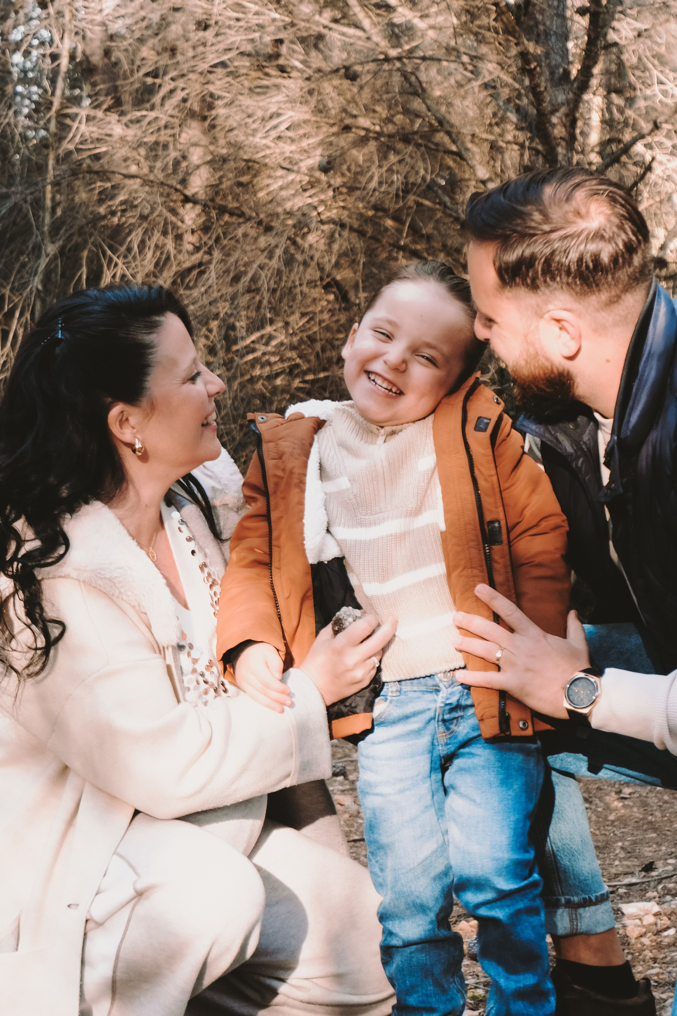 Sesión familiar embarazo. Fotografía profesional en Calafell - Elena Medvedeva