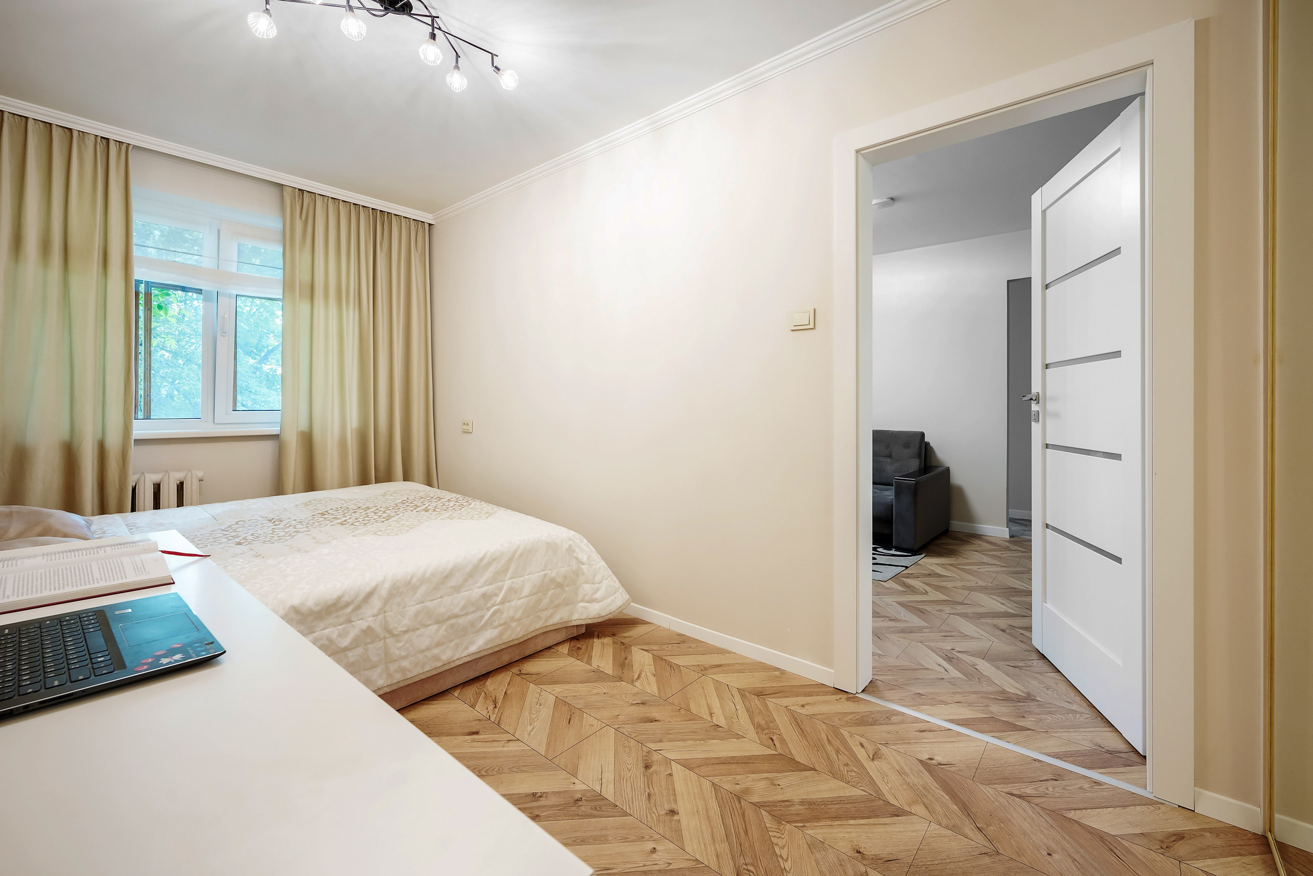 Apkasu g. 21. Elina Sapiega fotografė Vilniuje