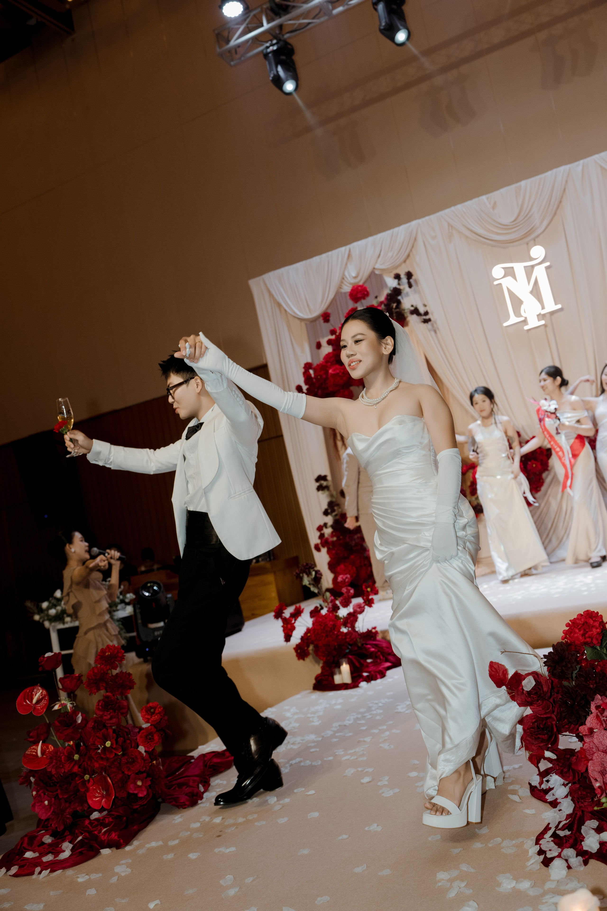 Man + Thu | Photojournalism. BenColor Studio