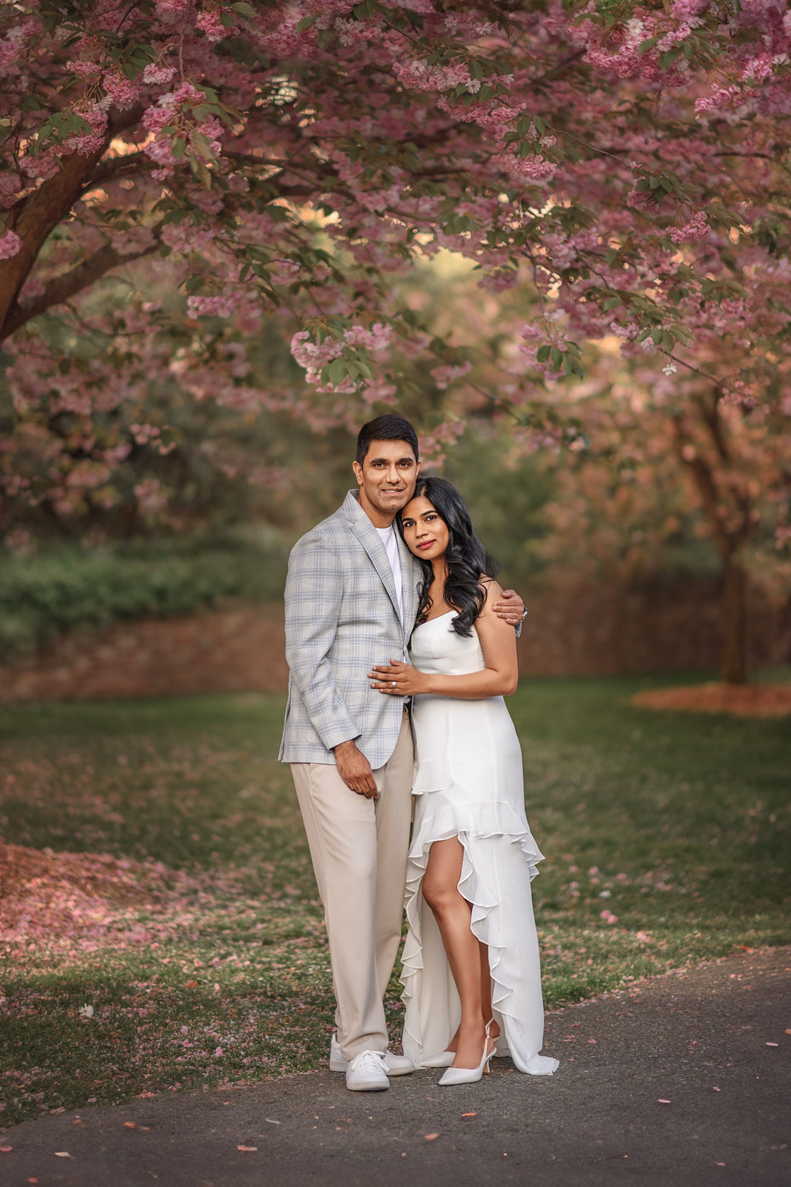 Praveena with her husband. Wedding & family photography in Seattle area. Helen Michelle photographer