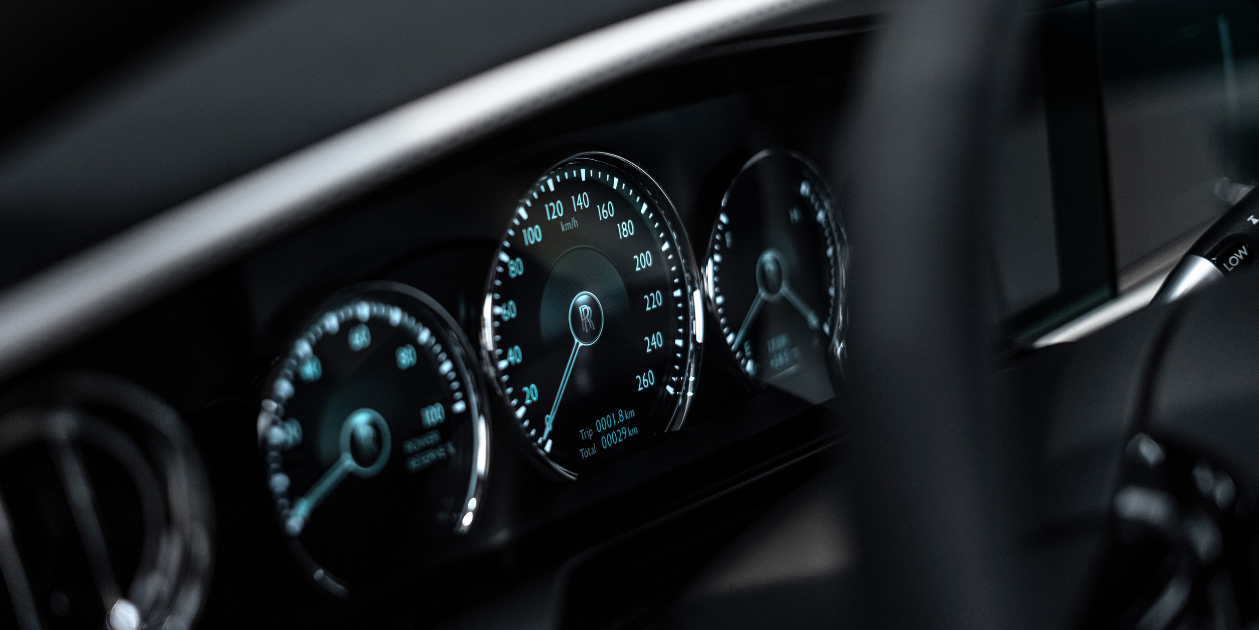 ROLLS-ROYCE. WORLDWIDE COMMERCIAL AUTOMOTIVE PHOTOGRAPHER