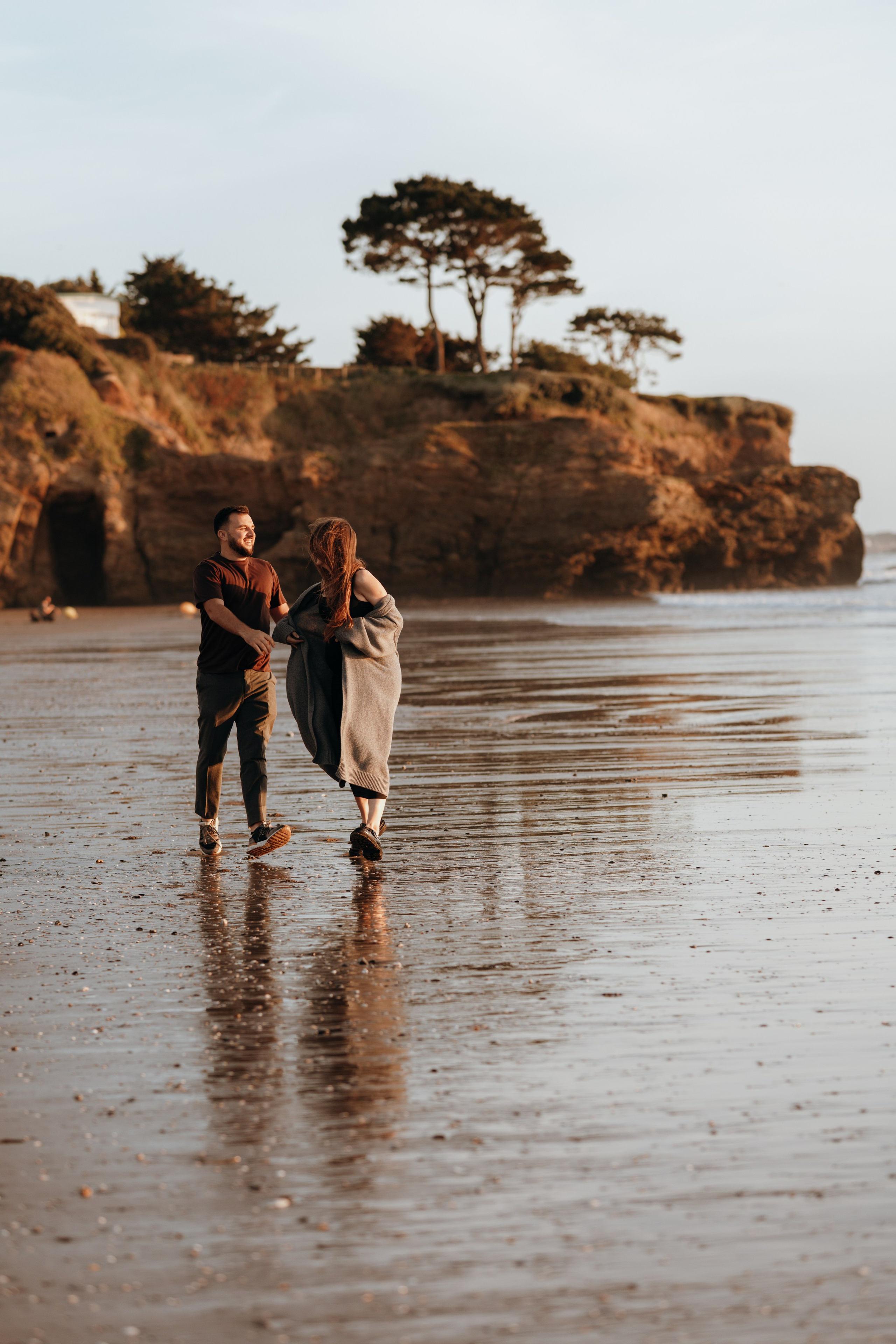 Sunset maternity photoshoot. Annah Louwagie — Lifestyle photographer for couples, families & brands | France & worldwide