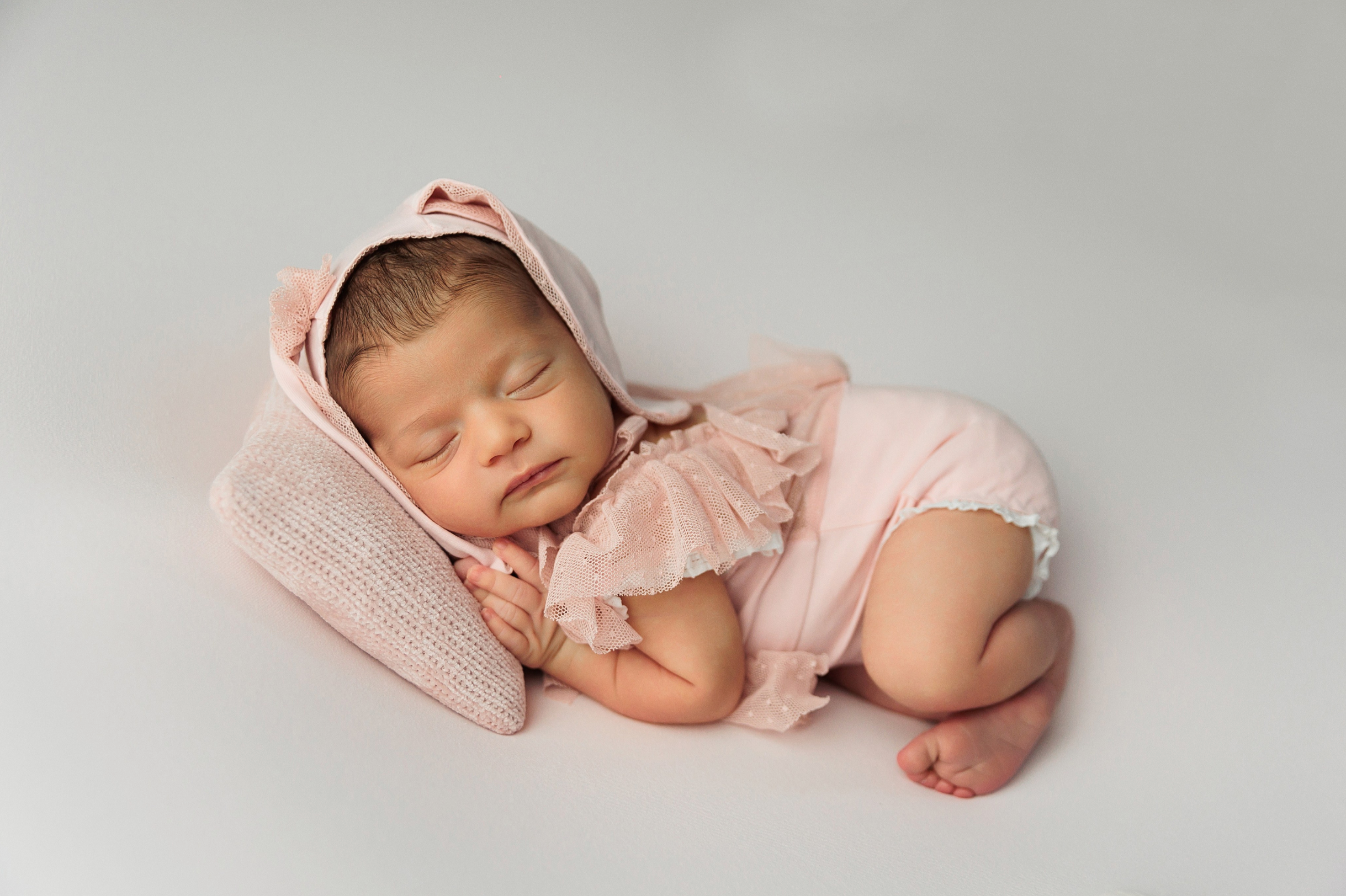 MATERNITY & NEWBORN professional Photography by Irene Chaikeen. Irene Chaikeen | Maternity and newborn photoshoot in Essex/London