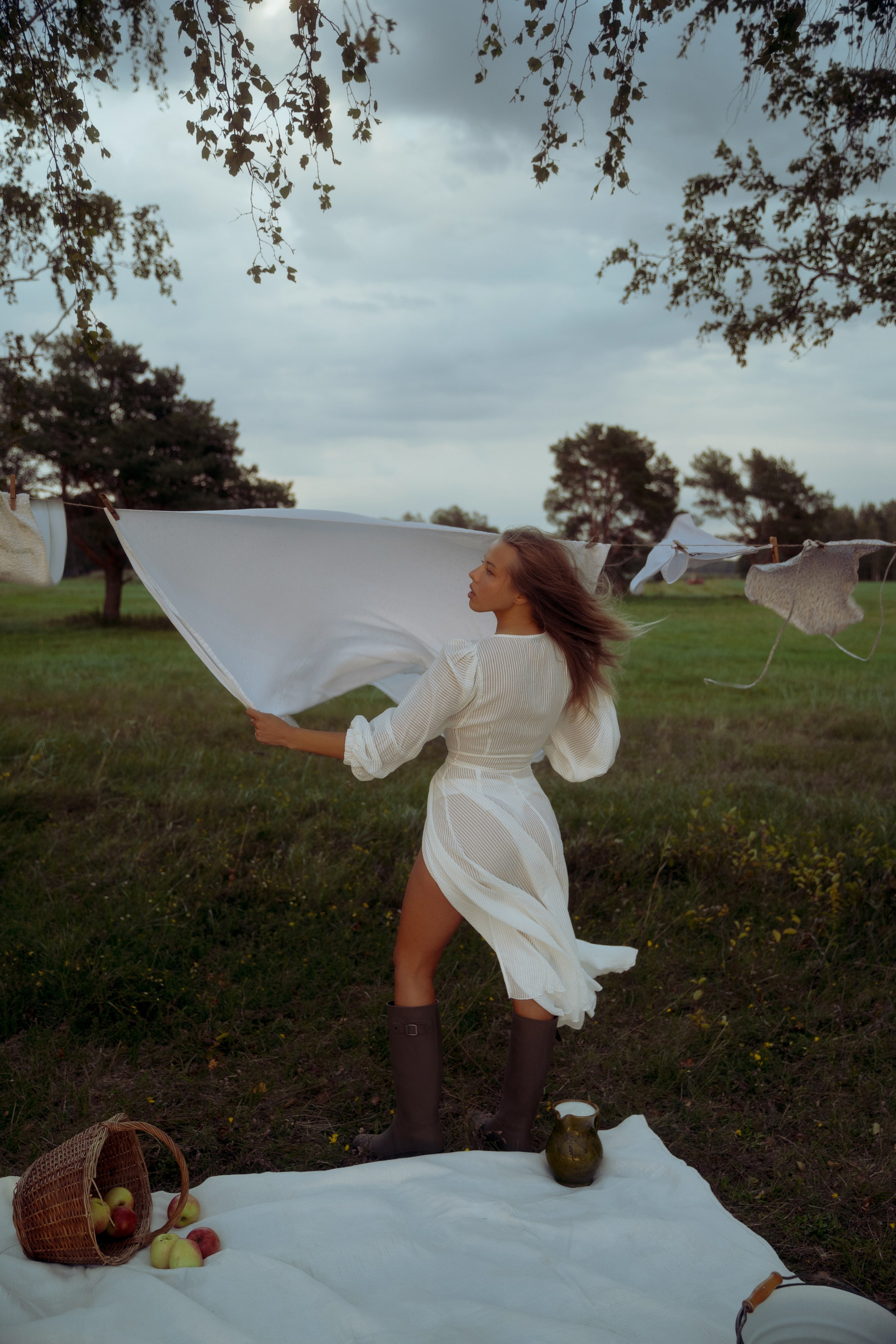 Storm, linen and milk