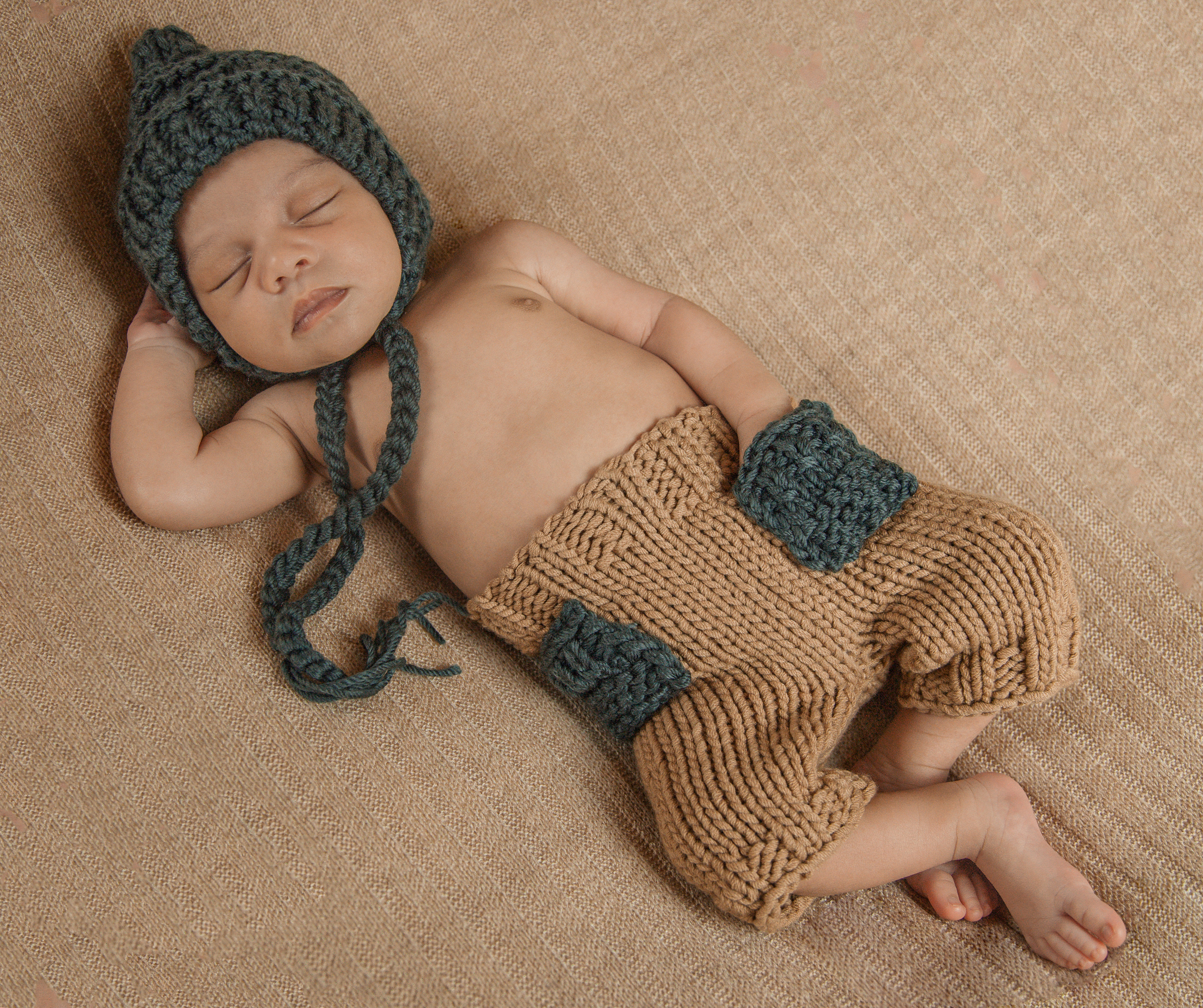 NEWBORN. Louisa Lewis |Shenzhen-based Photographer & Videographer