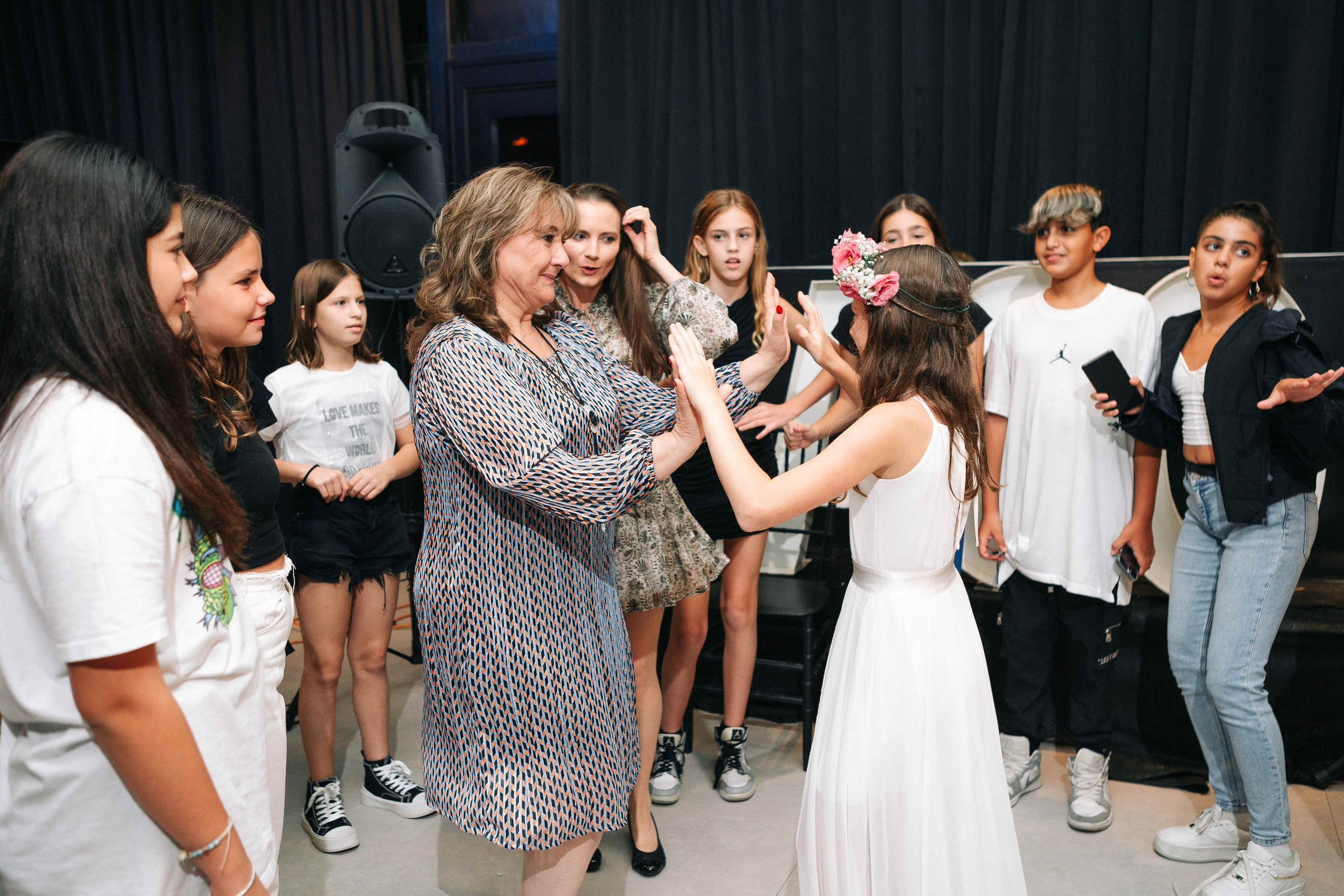 PARTY WITH FRIENDS. Https://shi-photo.com/