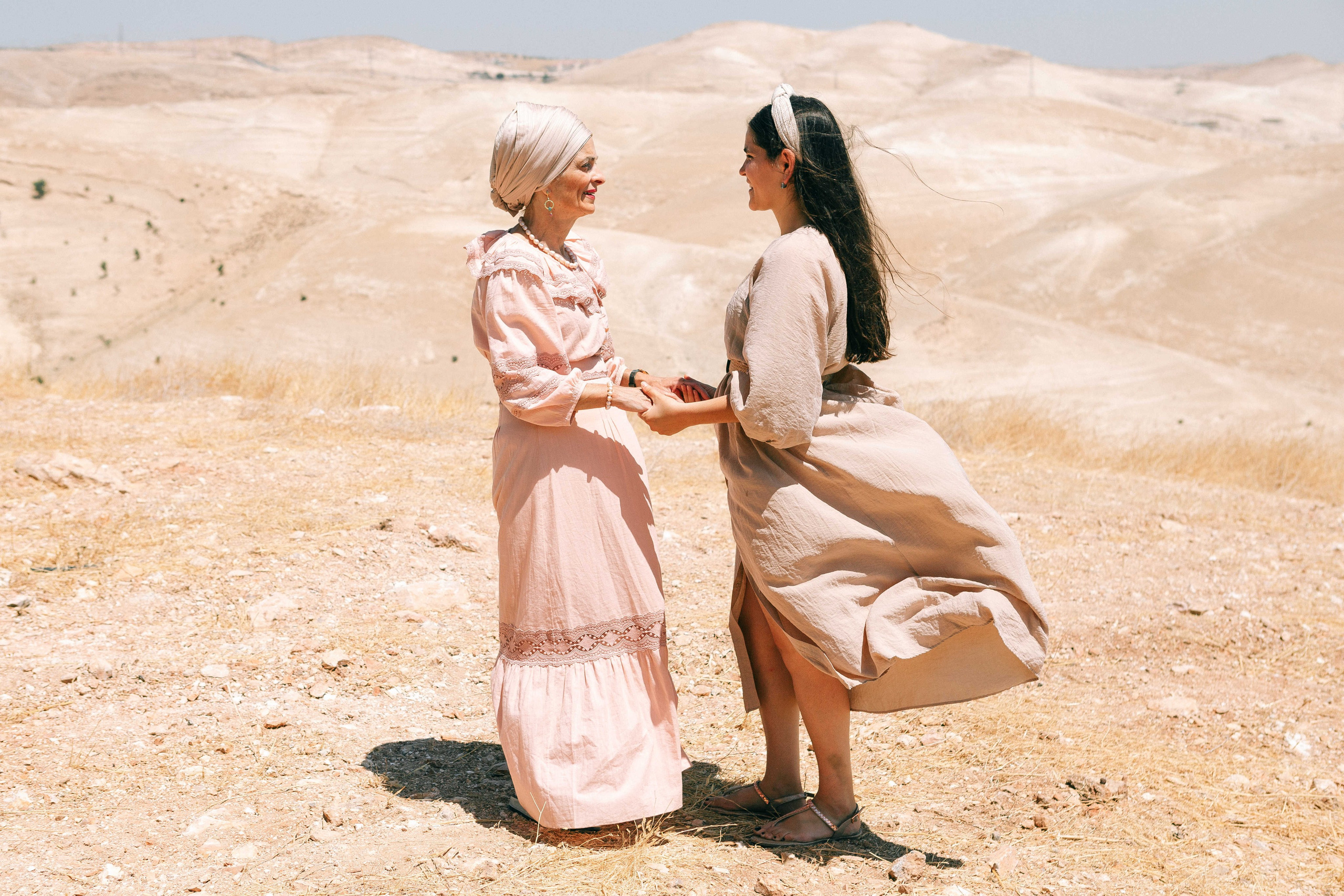 MAALE ADUMIM, HOME PHOTO SESSION + DESERT. Https://shi-photo.com/