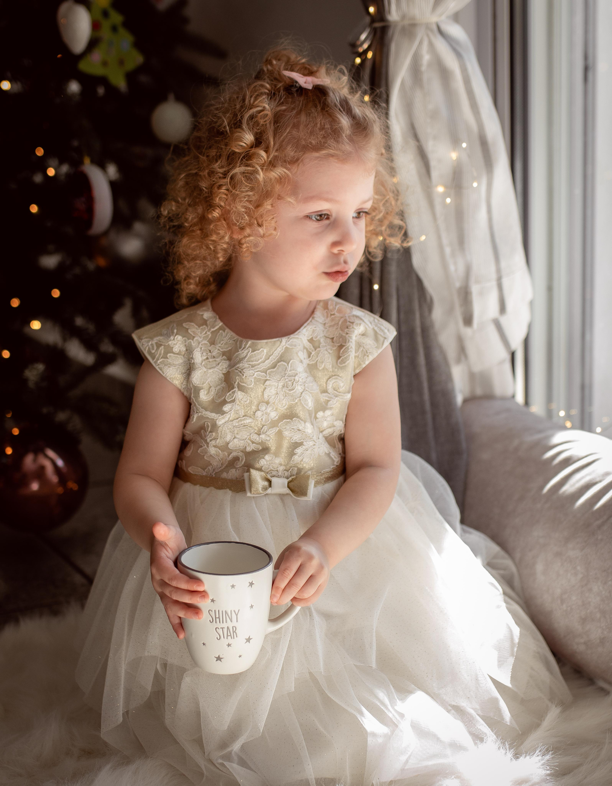 Home Christmas mini photoshoot. Family Photographer in Greece