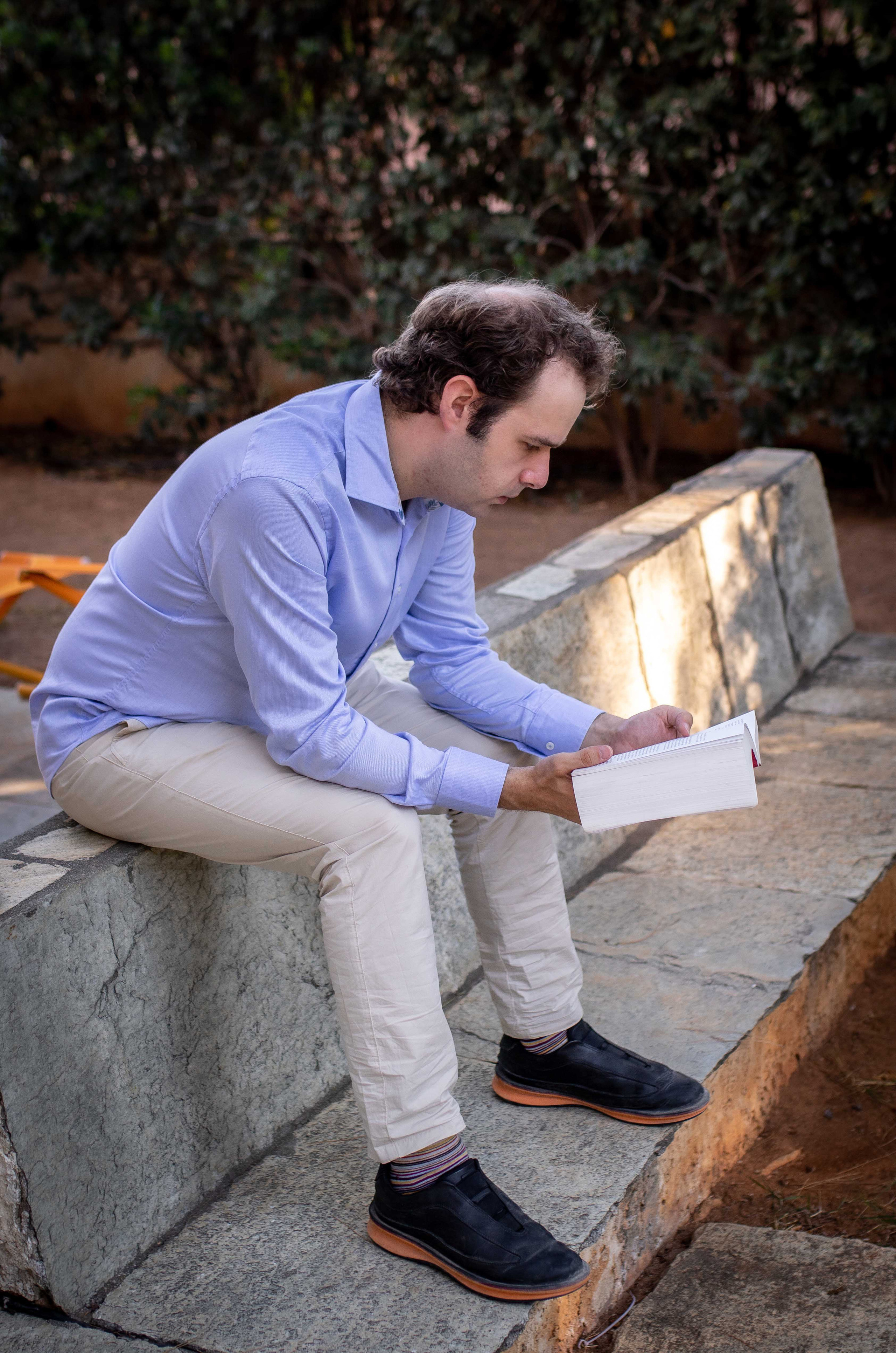 Cozy in-home family photo session. Family Photographer in Greece