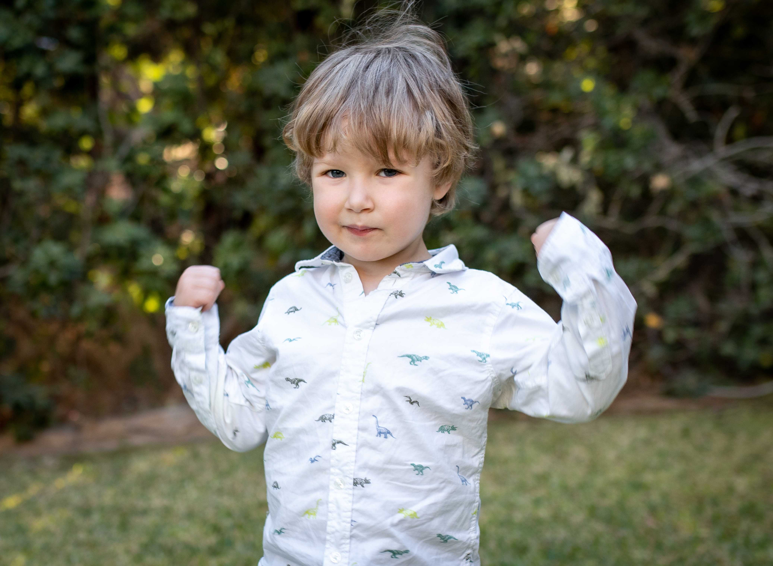 Cozy in-home family photo session. Family Photographer in Greece
