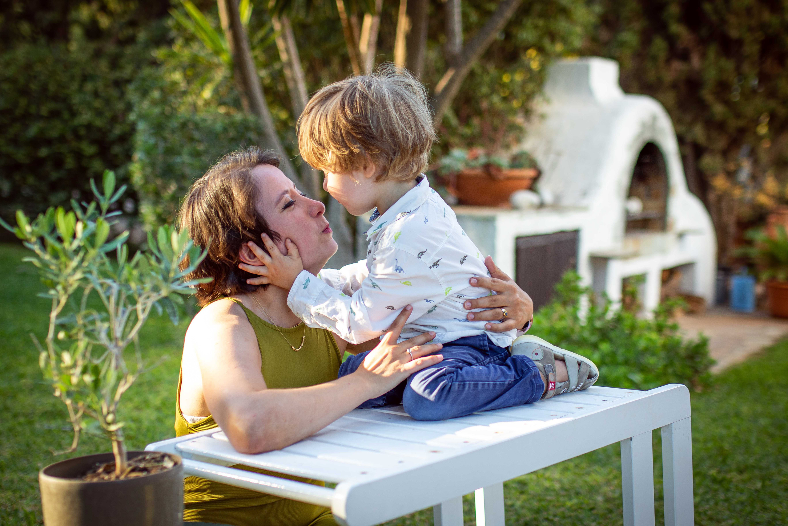 Cozy in-home family photo session. Family Photographer in Greece