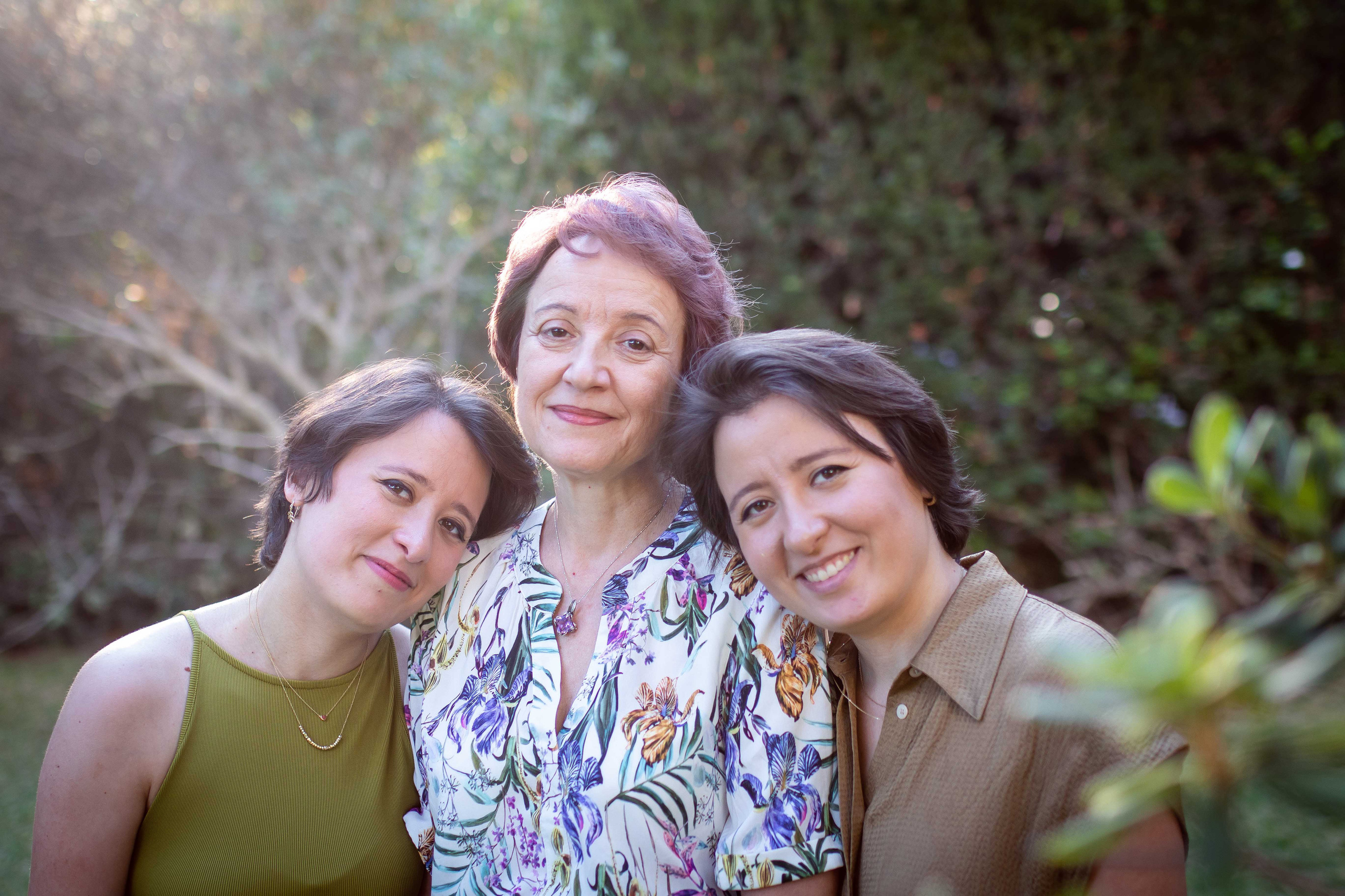 Cozy in-home family photo session. Family Photographer in Greece