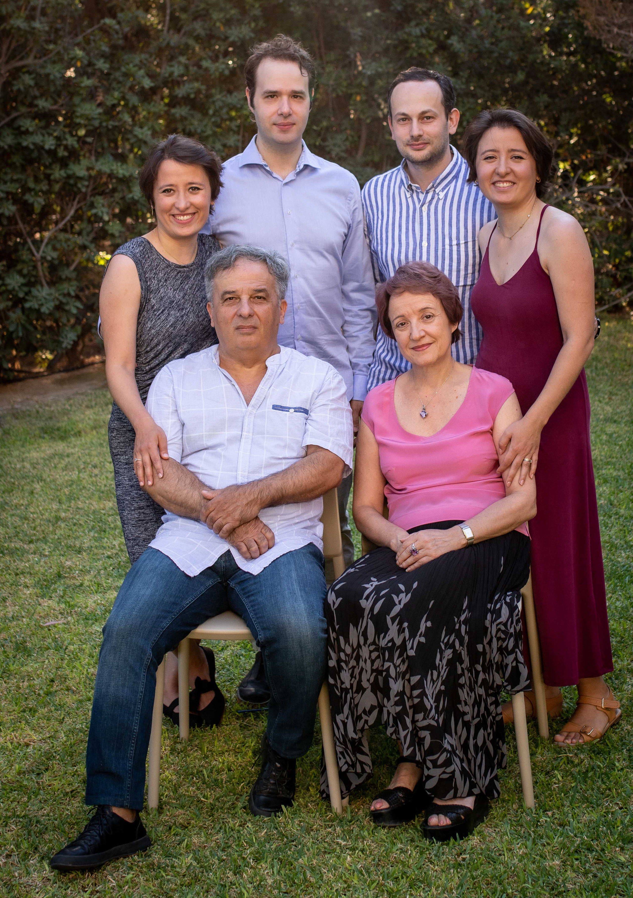 Cozy in-home family photo session. Family Photographer in Greece