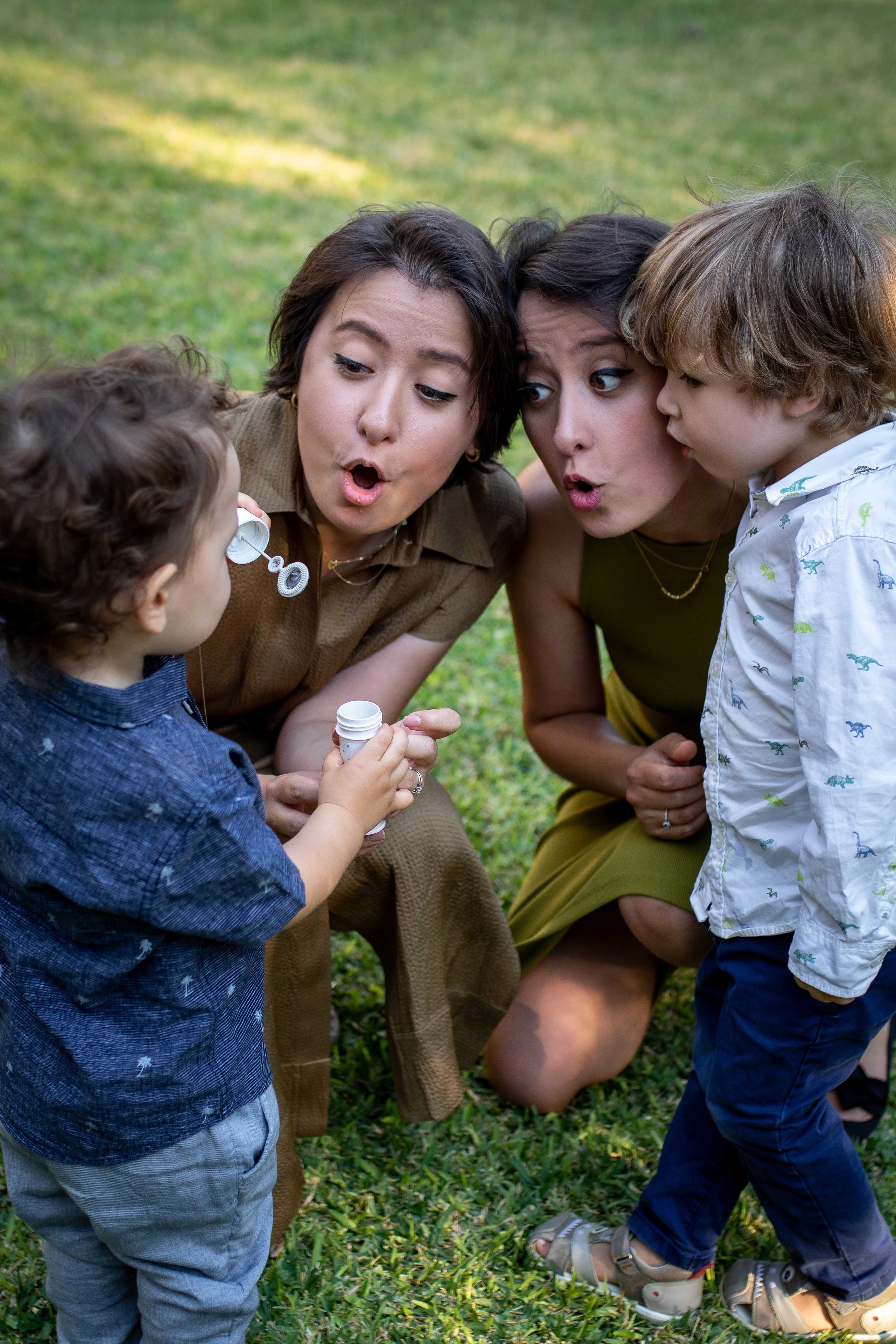 Cozy in-home family photo session. Family Photographer in Greece