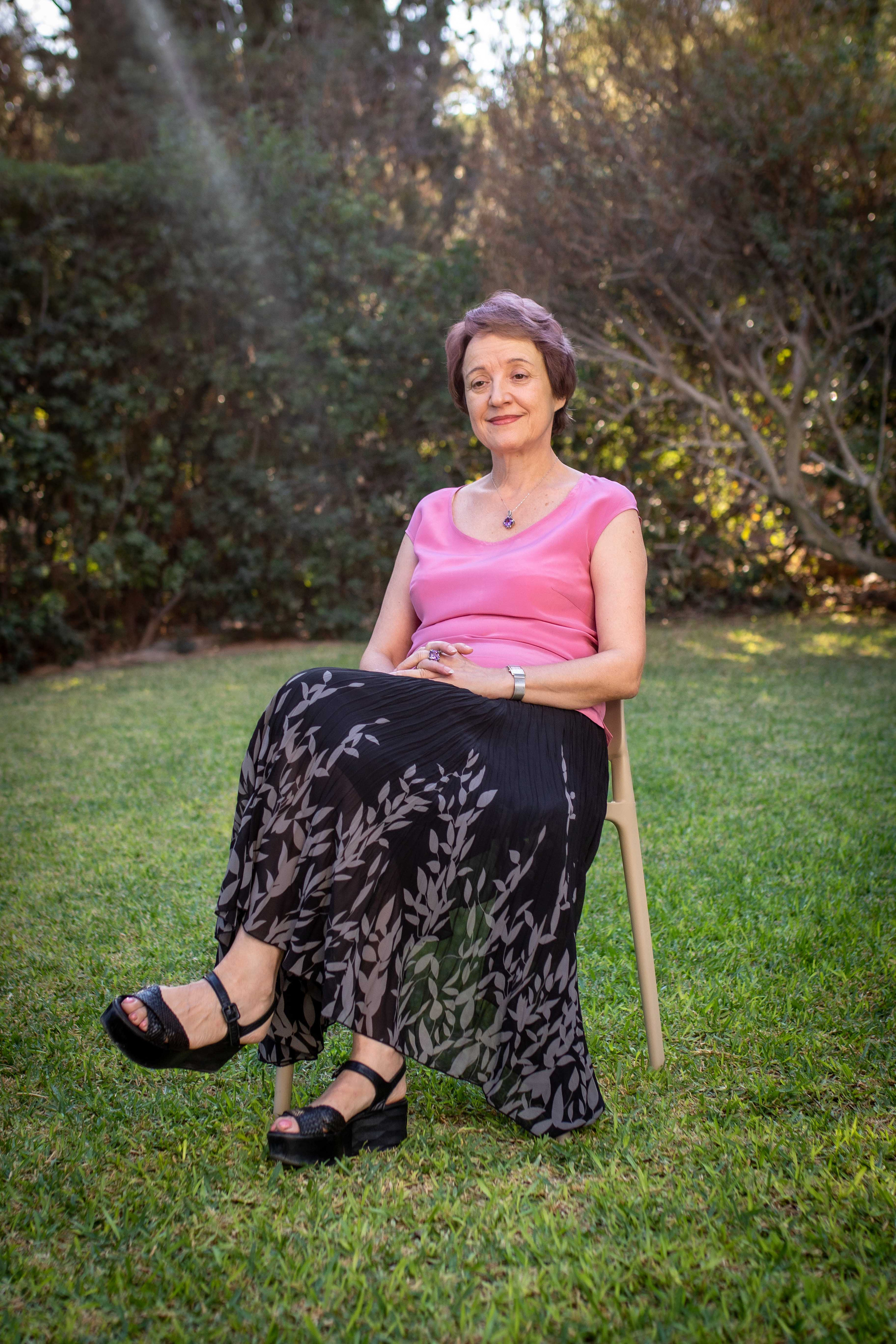 Cozy in-home family photo session. Family Photographer in Greece