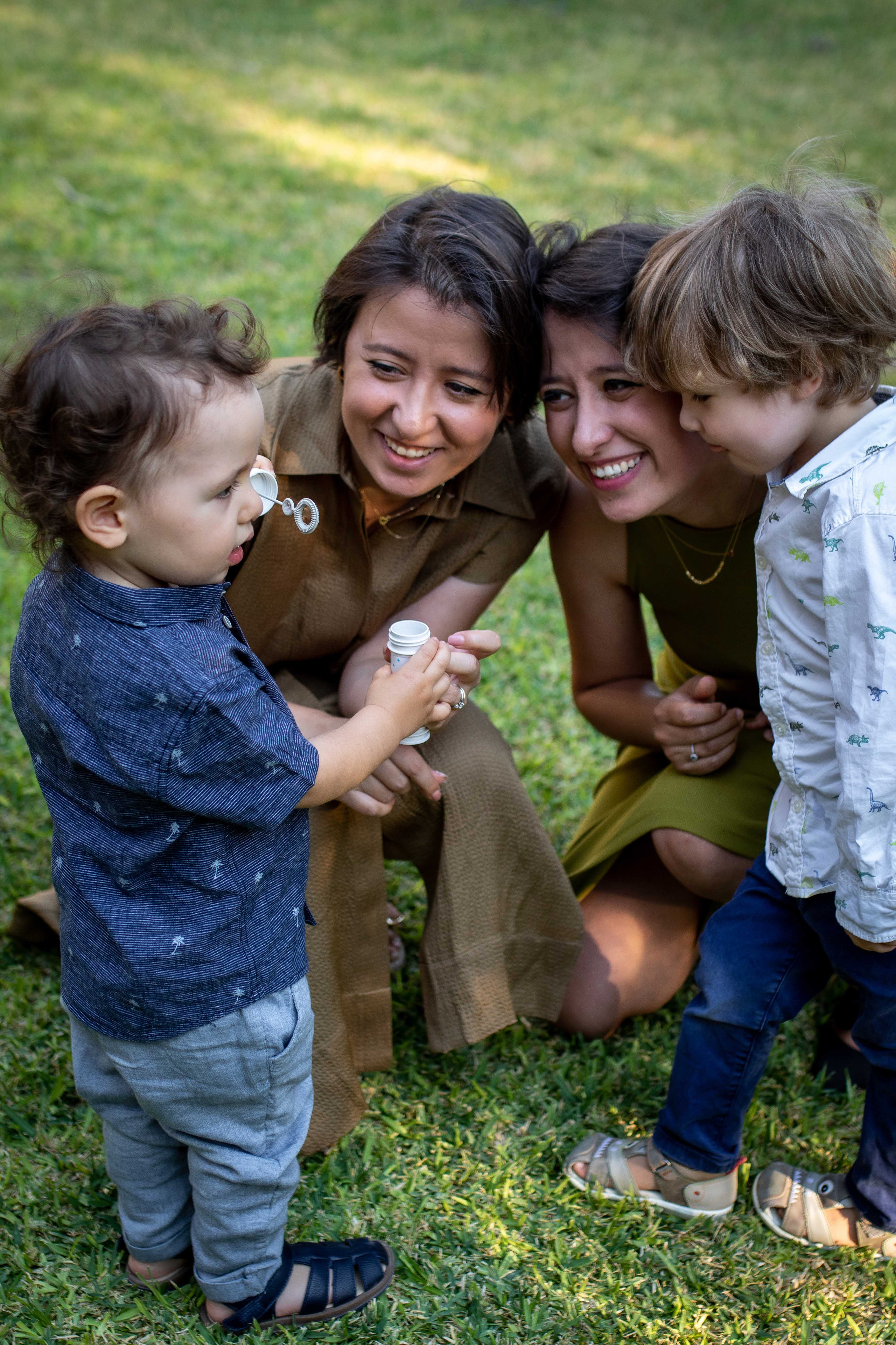 Cozy in-home family photo session. Family Photographer in Greece