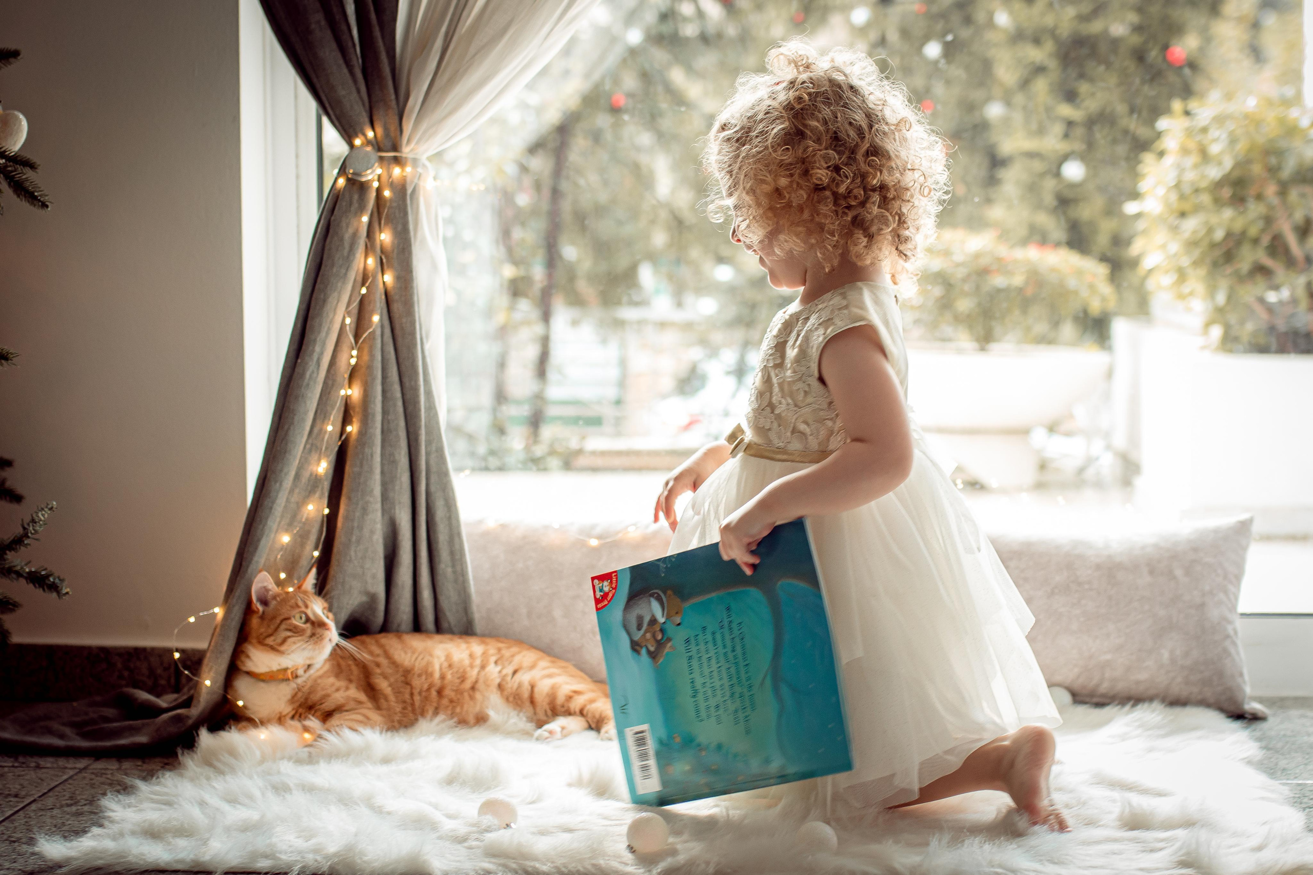 Home Christmas mini photoshoot. Family Photographer in Greece