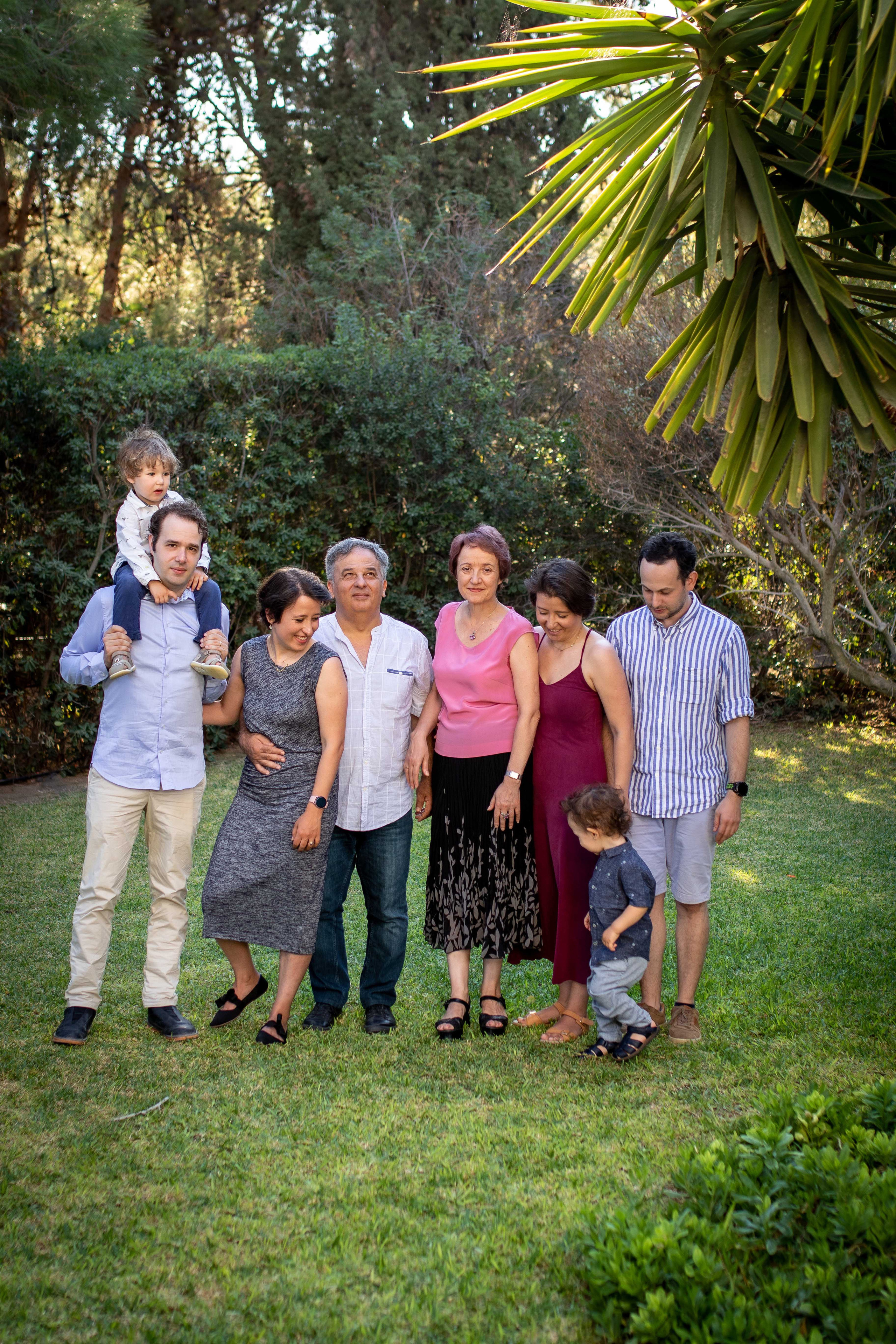 Cozy in-home family photo session. Family Photographer in Greece