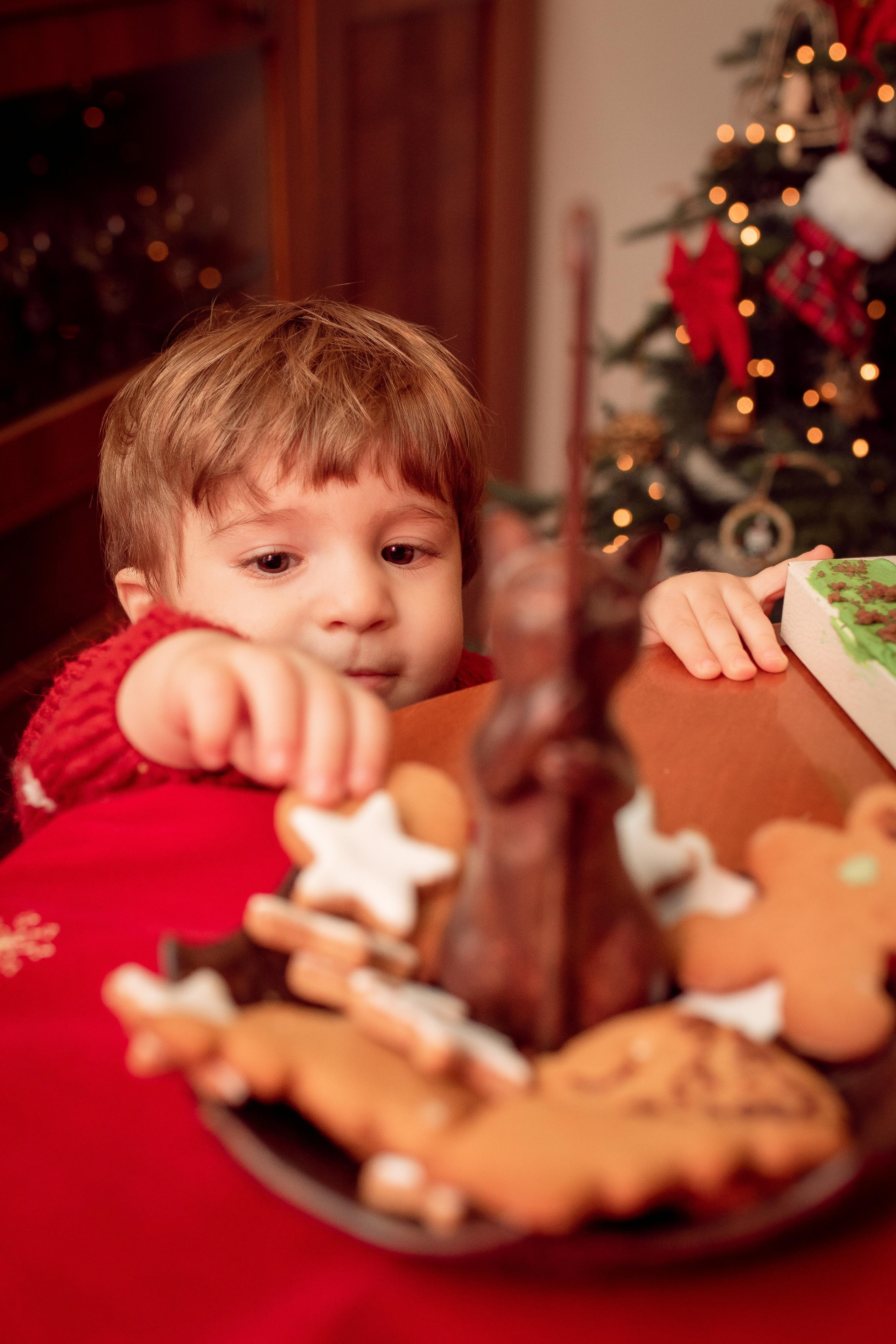 Christmas Baking. Family Photographer in Greece