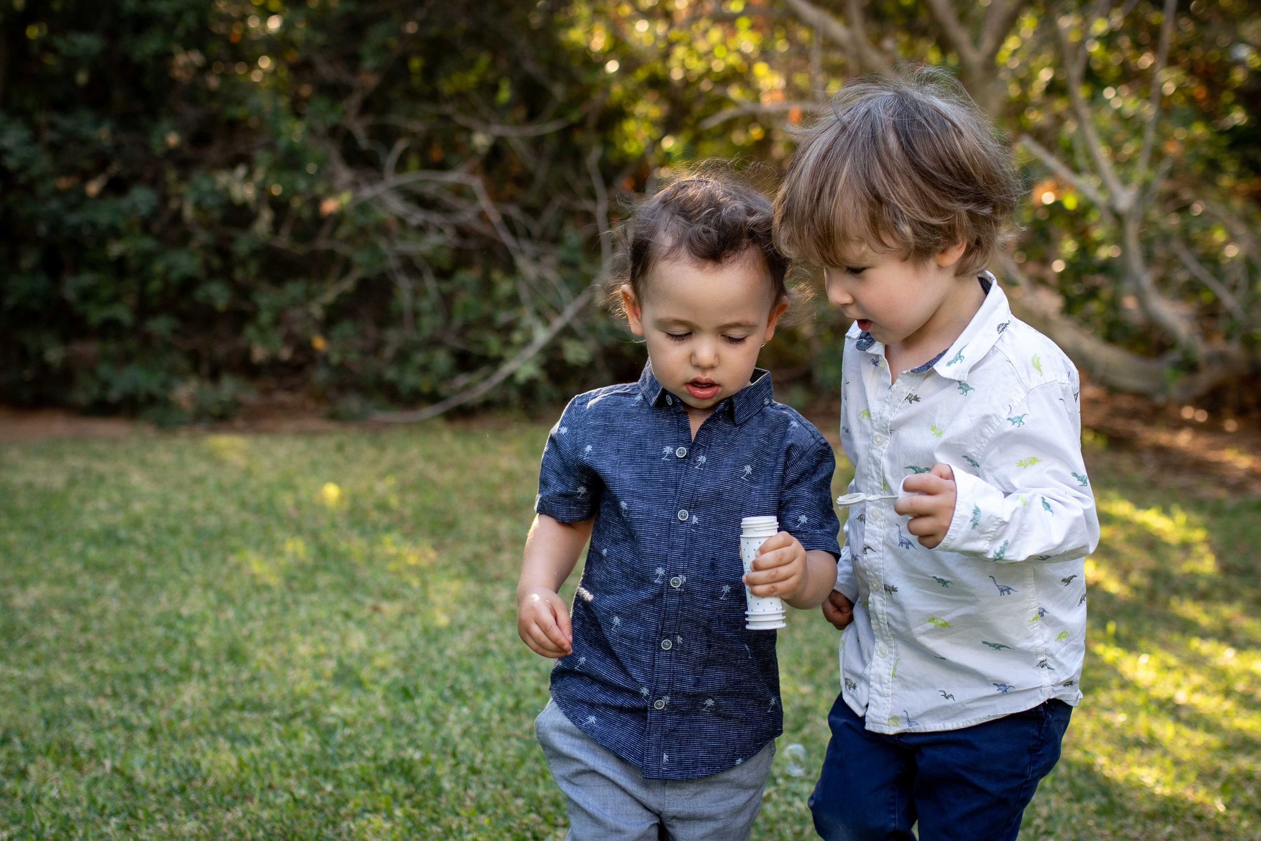 Cozy in-home family photo session. Family Photographer in Greece