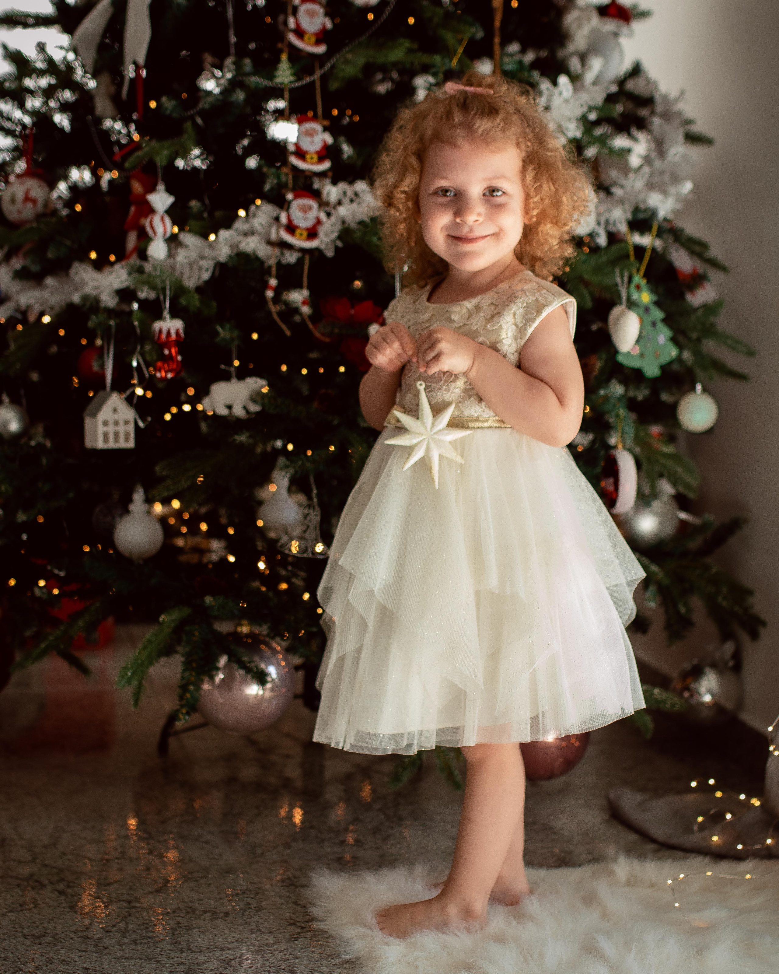 Home Christmas mini photoshoot. Family Photographer in Greece