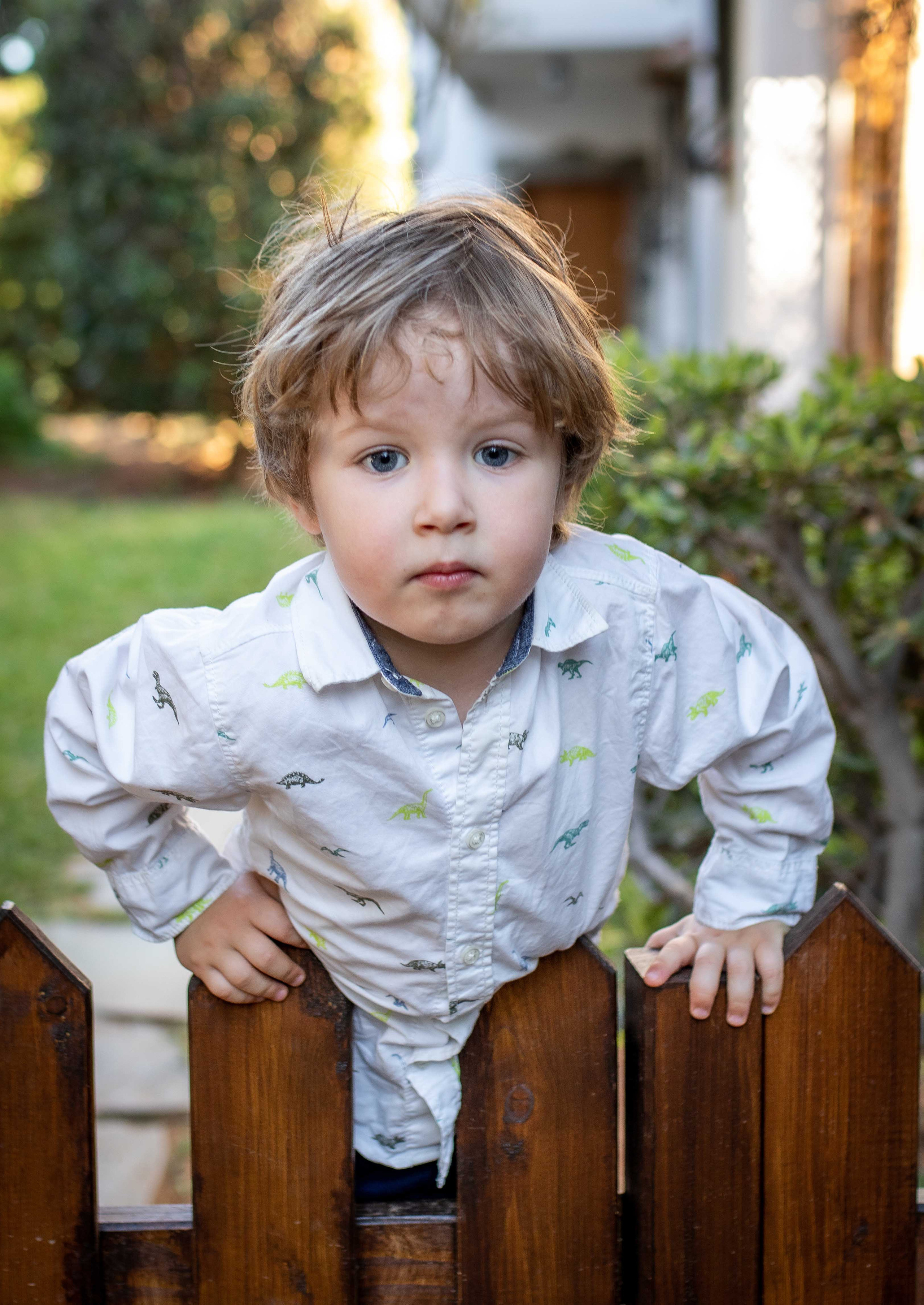 Cozy in-home family photo session. Family Photographer in Greece
