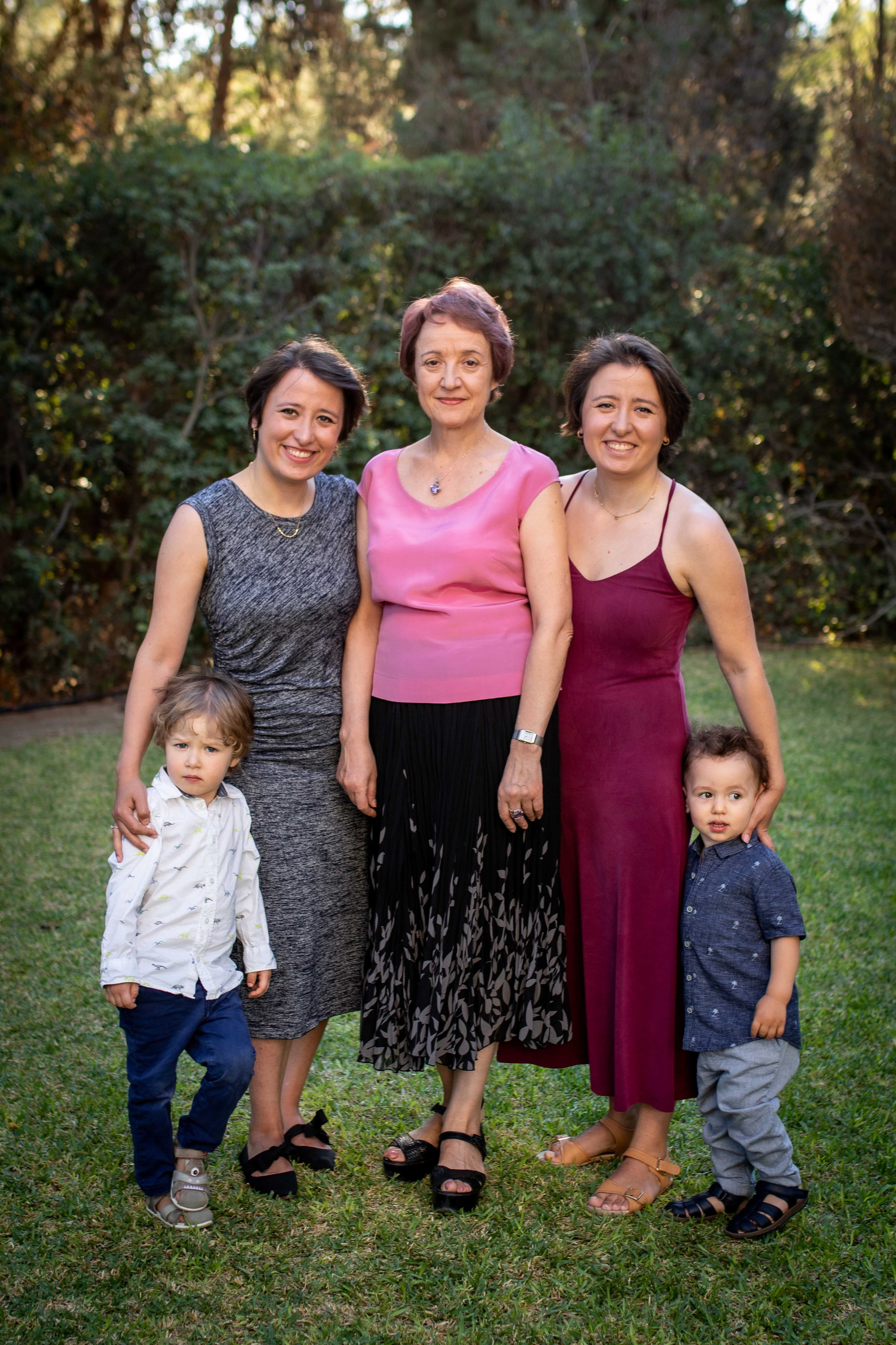 Cozy in-home family photo session. Family Photographer in Greece