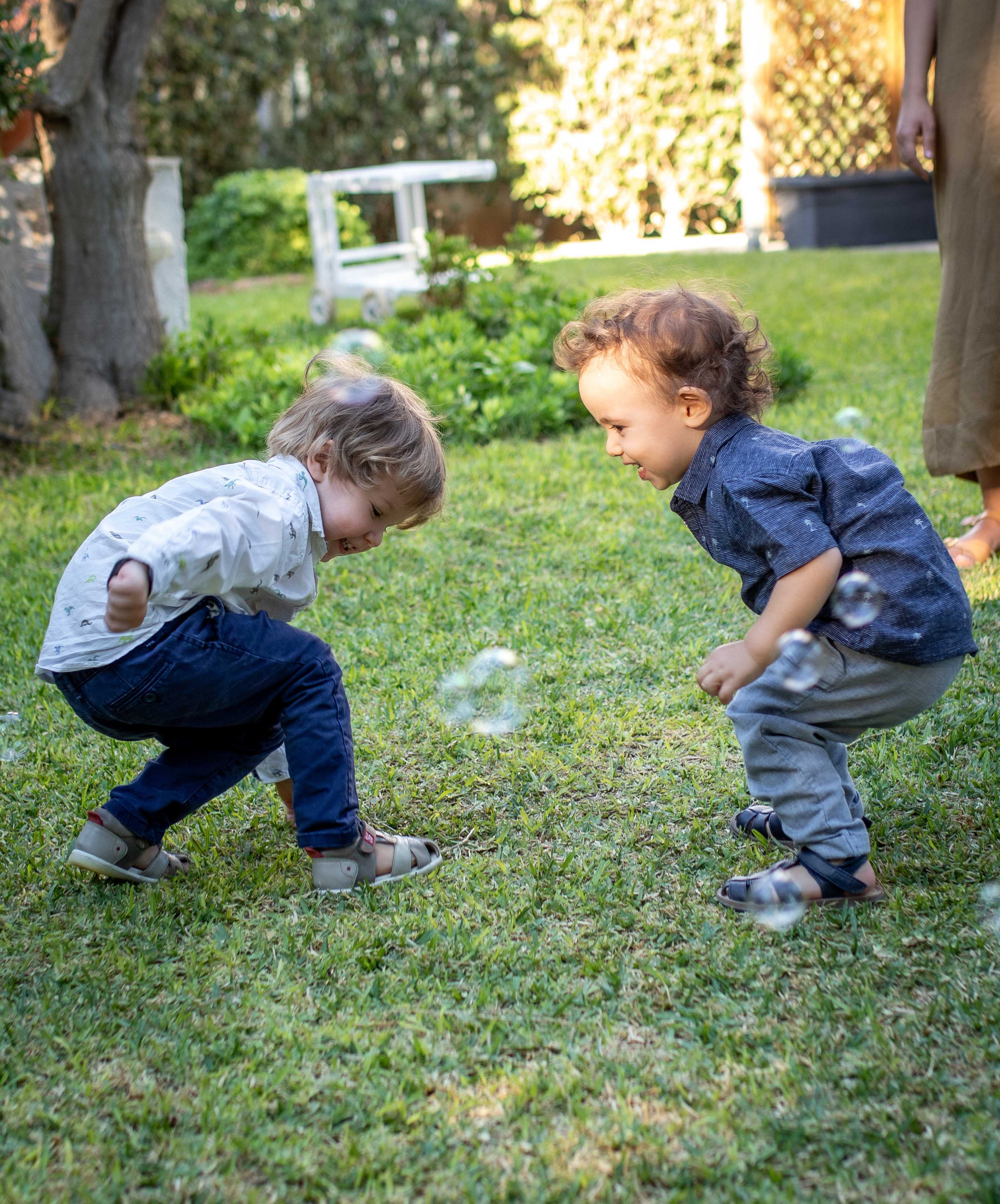 Cozy in-home family photo session. Family Photographer in Greece