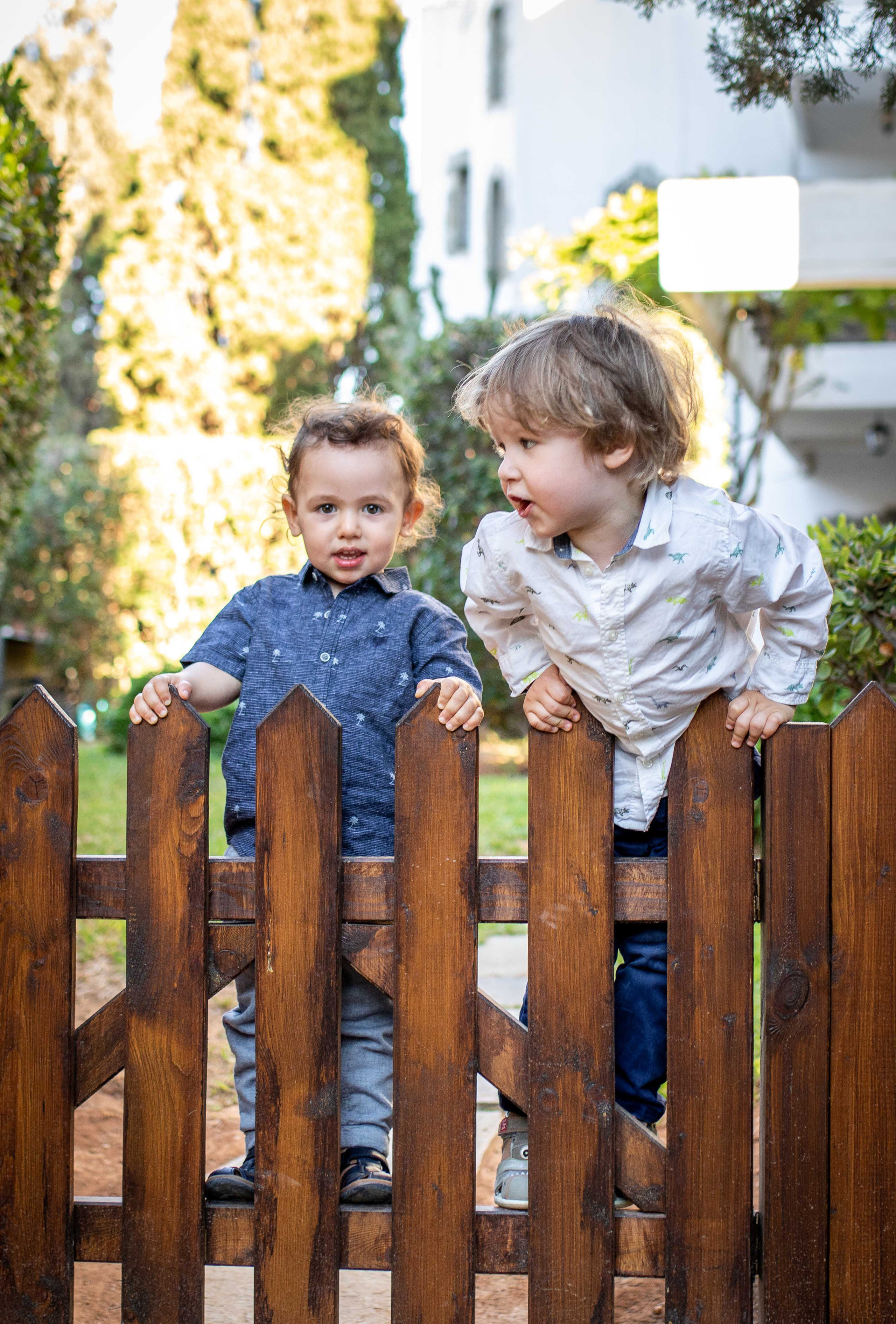 Cozy in-home family photo session. Family Photographer in Greece